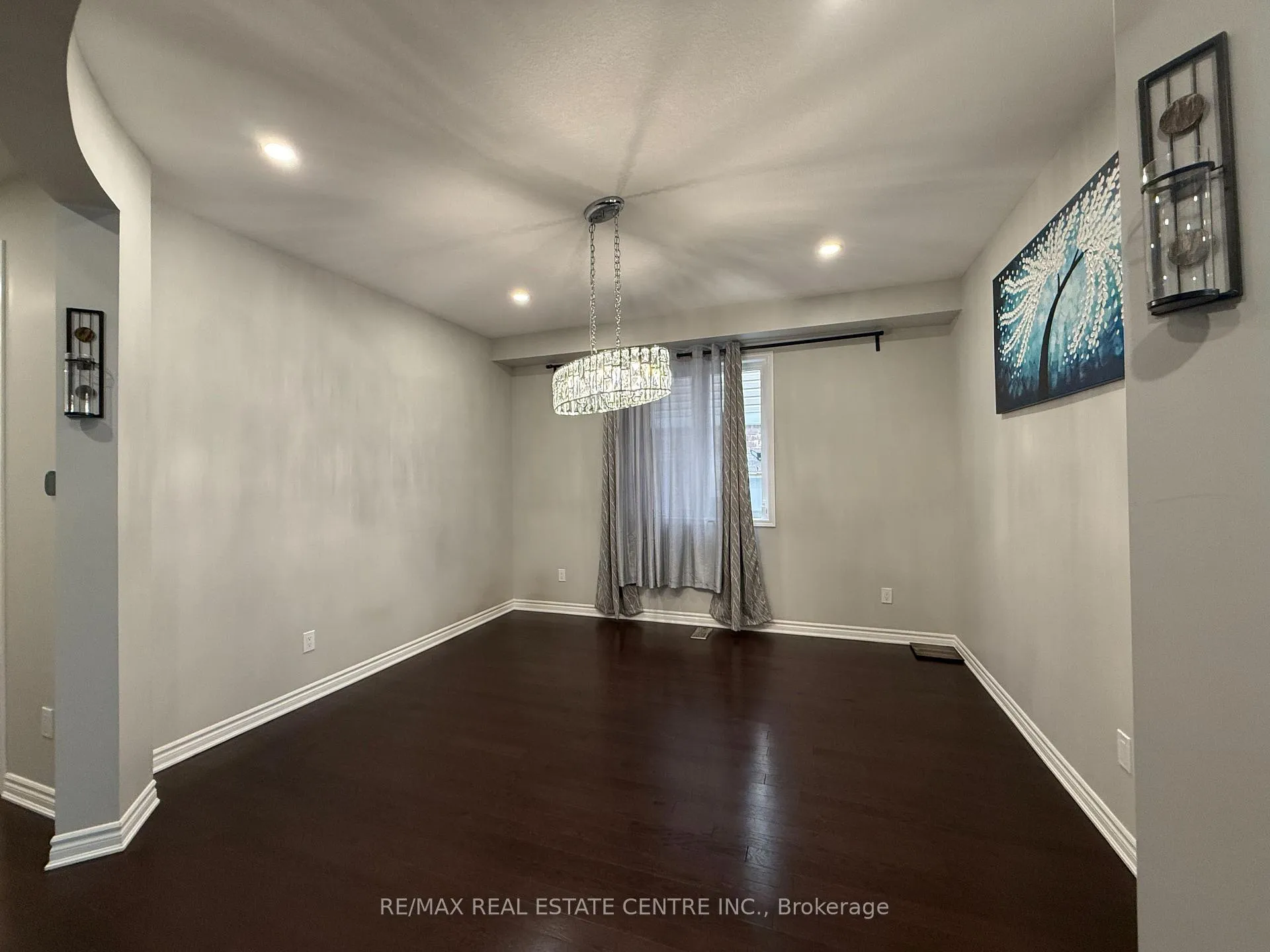 Photo 6 of 300 Ridge Road, Cambridge, Silver Heights — HOMEH