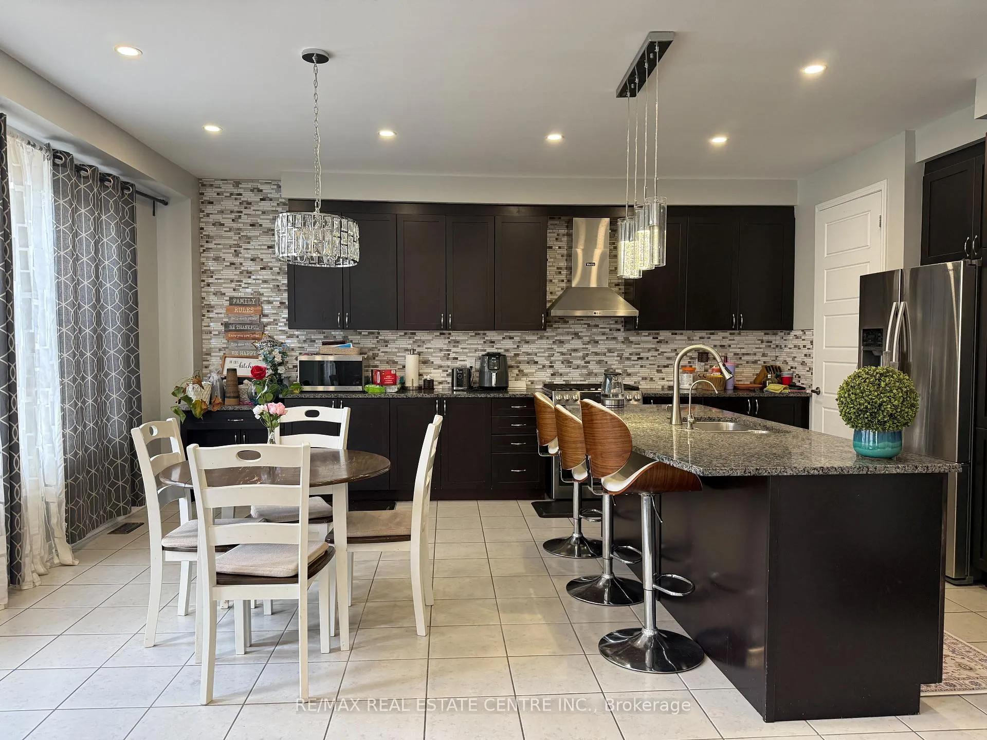 Photo 9 of 300 Ridge Road, Cambridge, Silver Heights — HOMEH