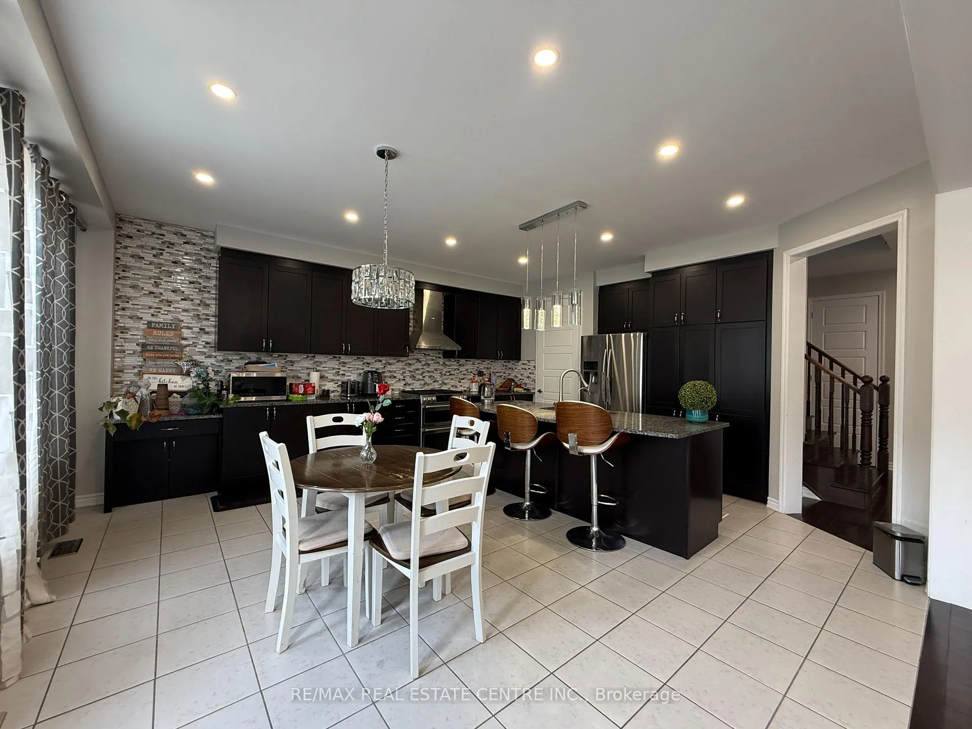 Photo 10 of 300 Ridge Road, Cambridge, Silver Heights — HOMEH