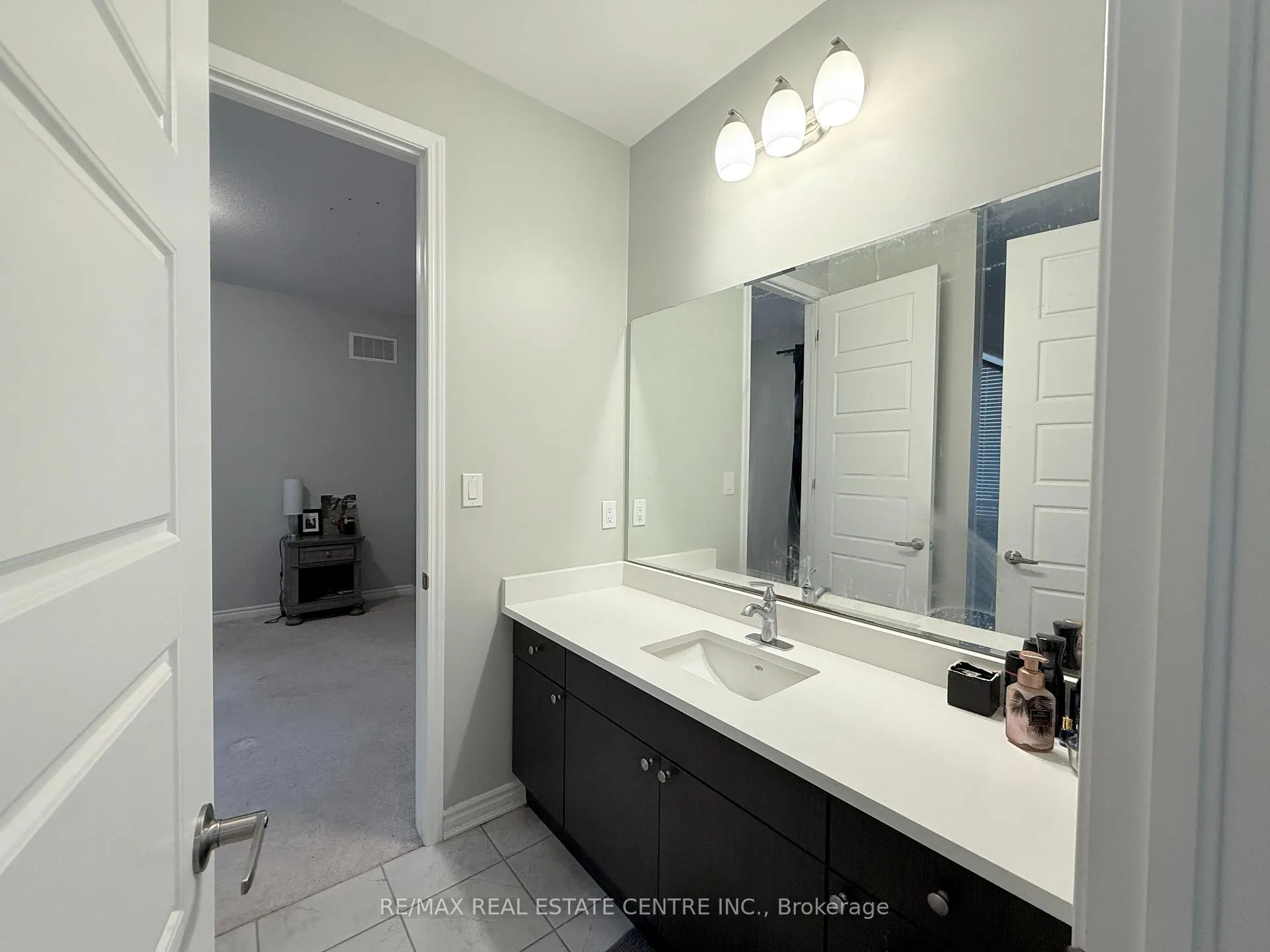 Photo 17 of 300 Ridge Road, Cambridge, Silver Heights — HOMEH