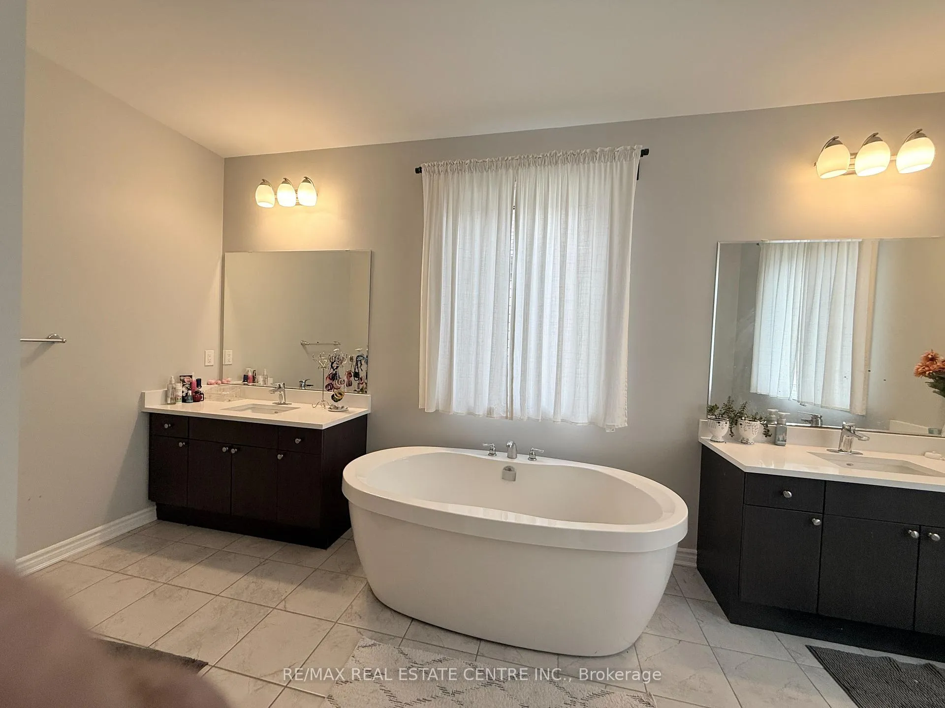 Photo 22 of 300 Ridge Road, Cambridge, Silver Heights — HOMEH