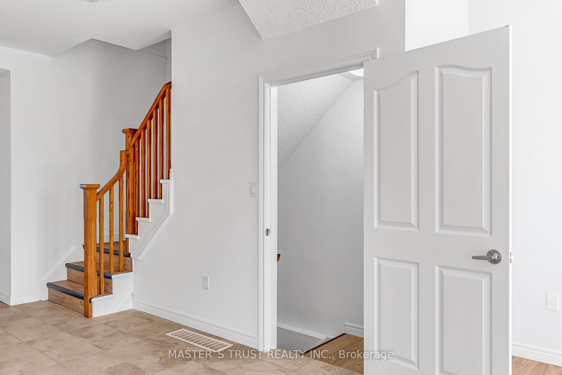 Photo 21 of Unit 5, 9 Amos Drive, Guelph, Kortright East — HOMEH