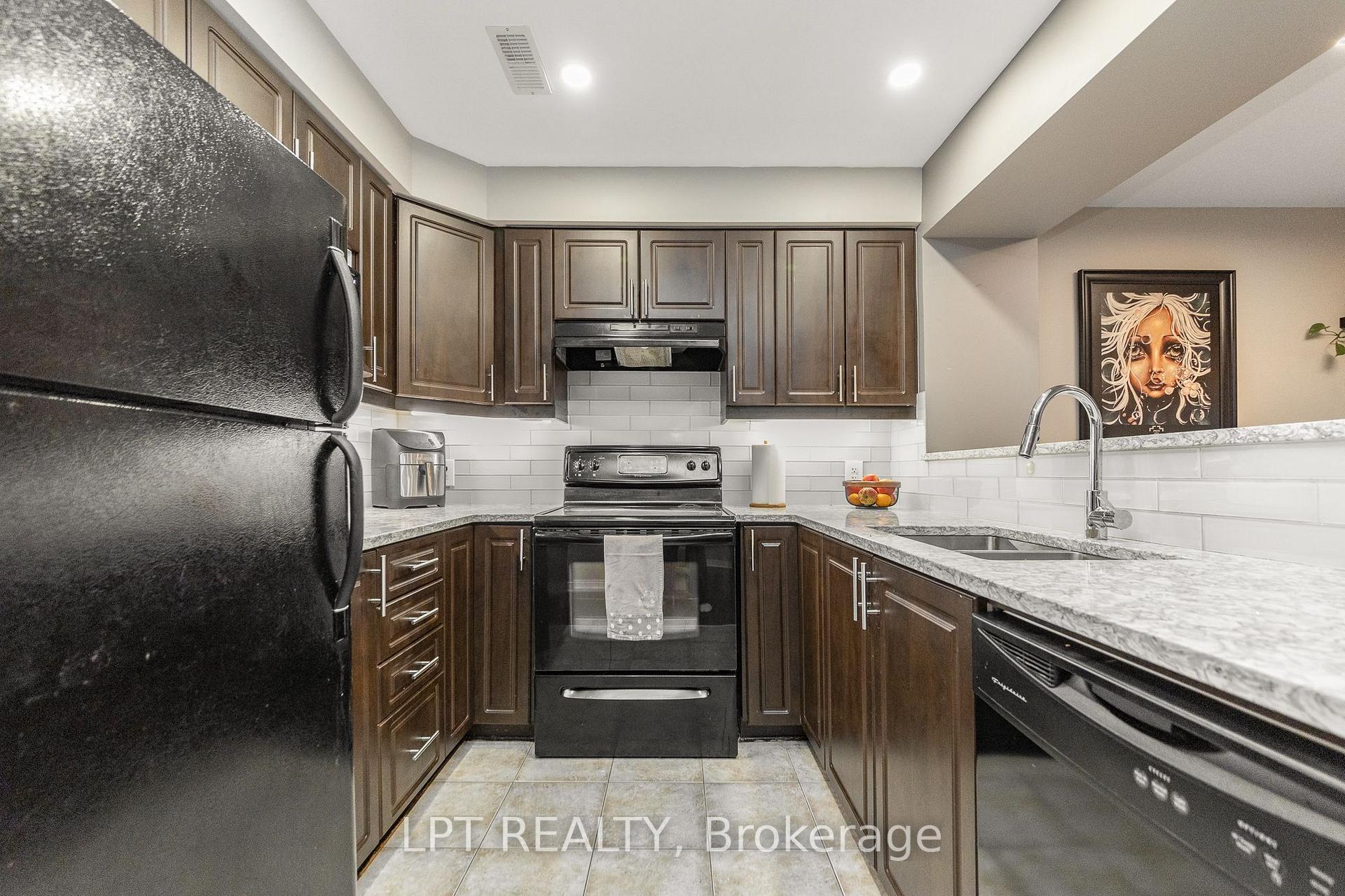 Photo 10 of Unit 7, 102 Windswept Private, Ottawa, Riverside South/Gloucester Glen — HOMEH