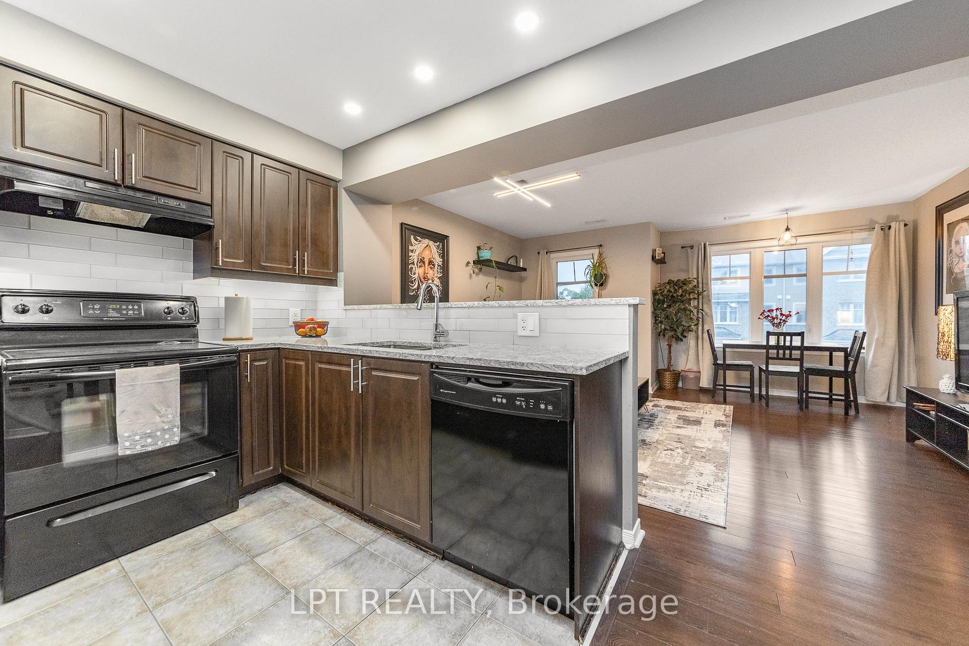 Photo 11 of Unit 7, 102 Windswept Private, Ottawa, Riverside South/Gloucester Glen — HOMEH
