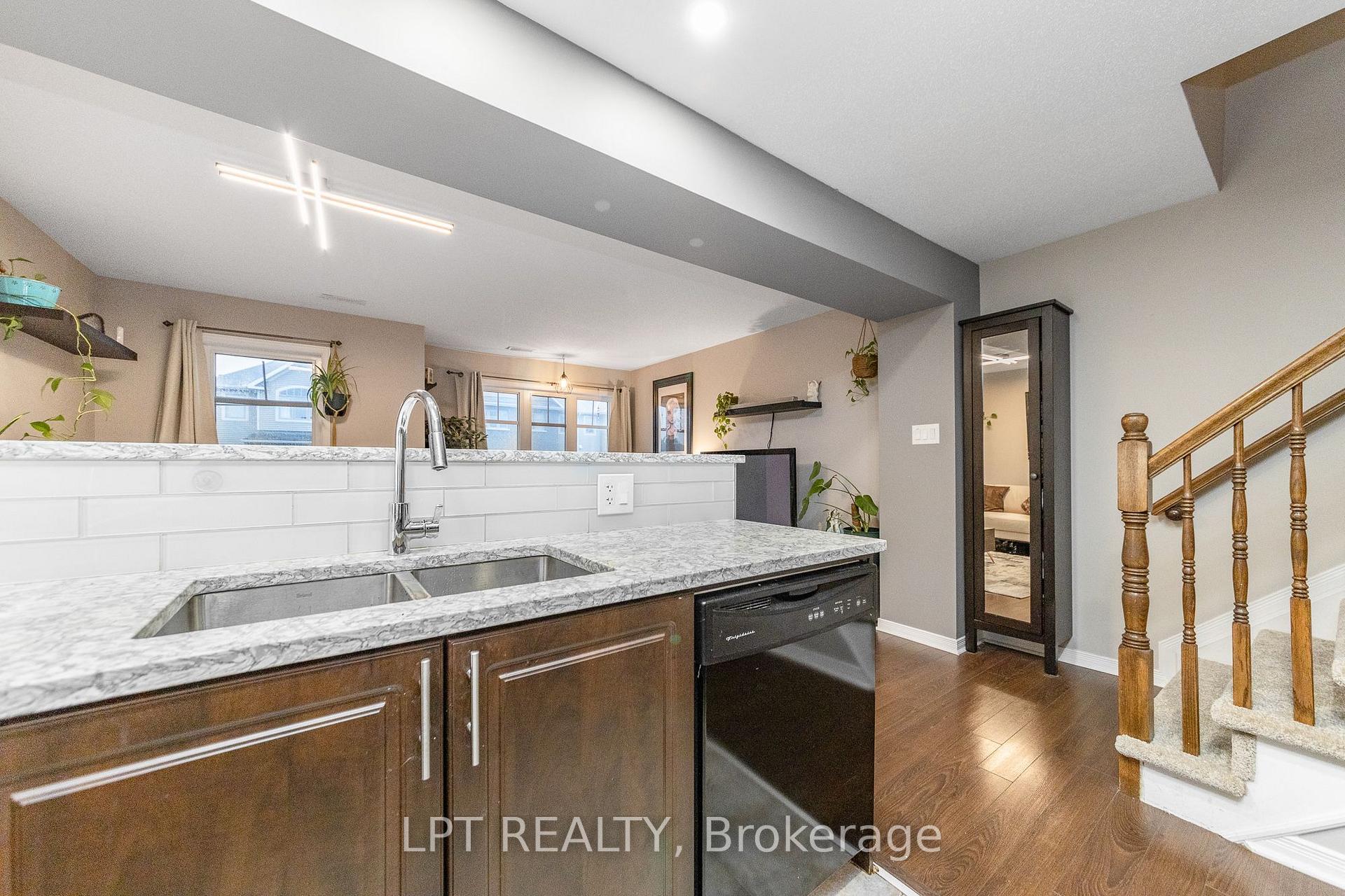Photo 12 of Unit 7, 102 Windswept Private, Ottawa, Riverside South/Gloucester Glen — HOMEH