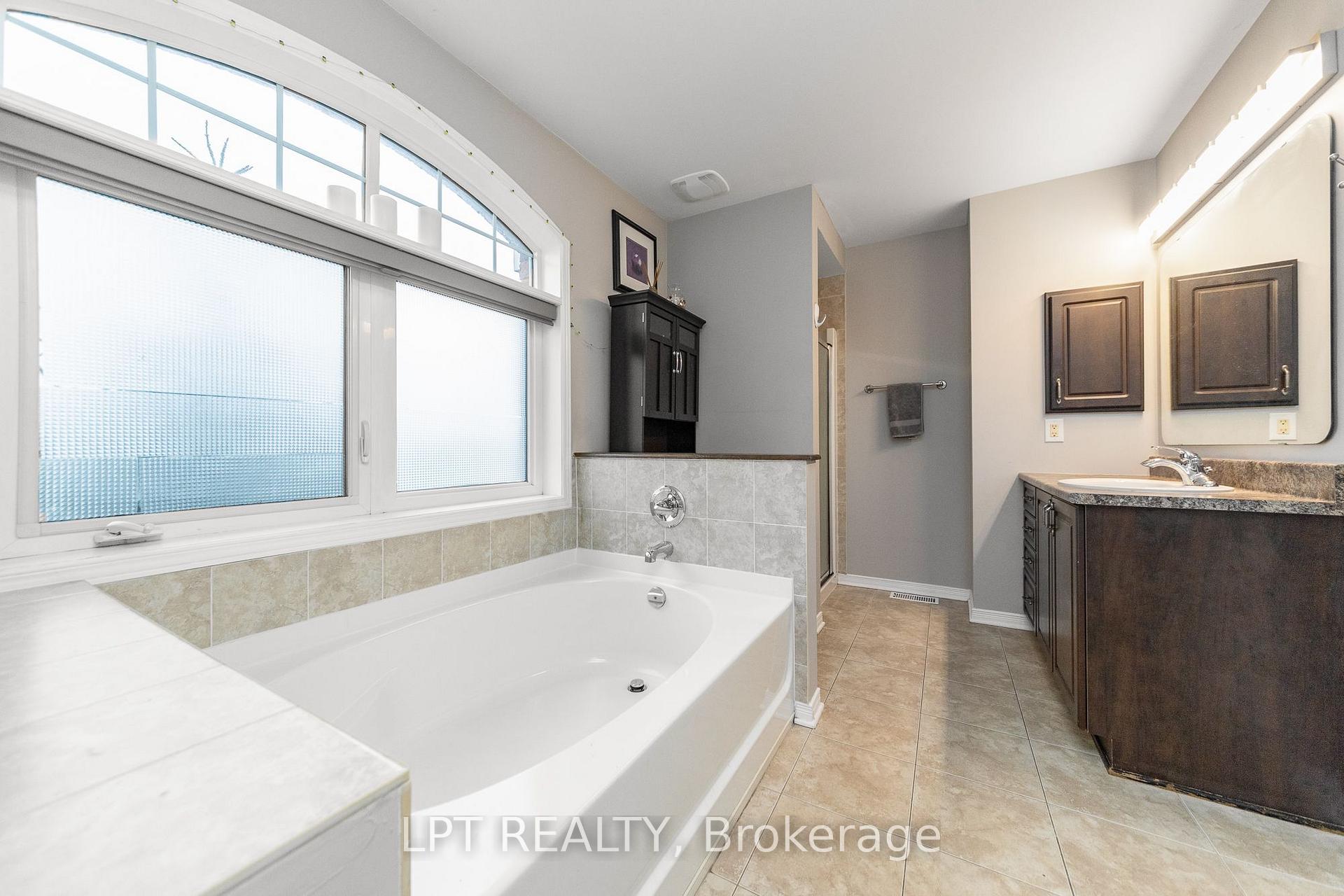 Photo 26 of Unit 7, 102 Windswept Private, Ottawa, Riverside South/Gloucester Glen — HOMEH