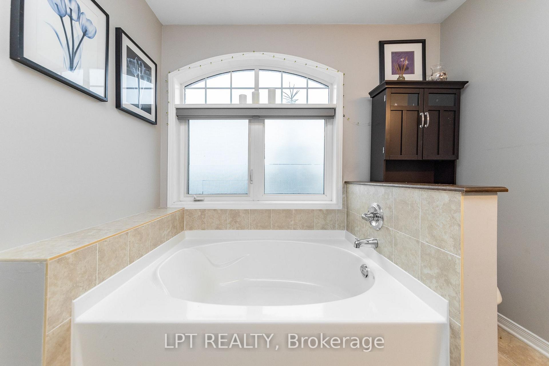 Photo 29 of Unit 7, 102 Windswept Private, Ottawa, Riverside South/Gloucester Glen — HOMEH