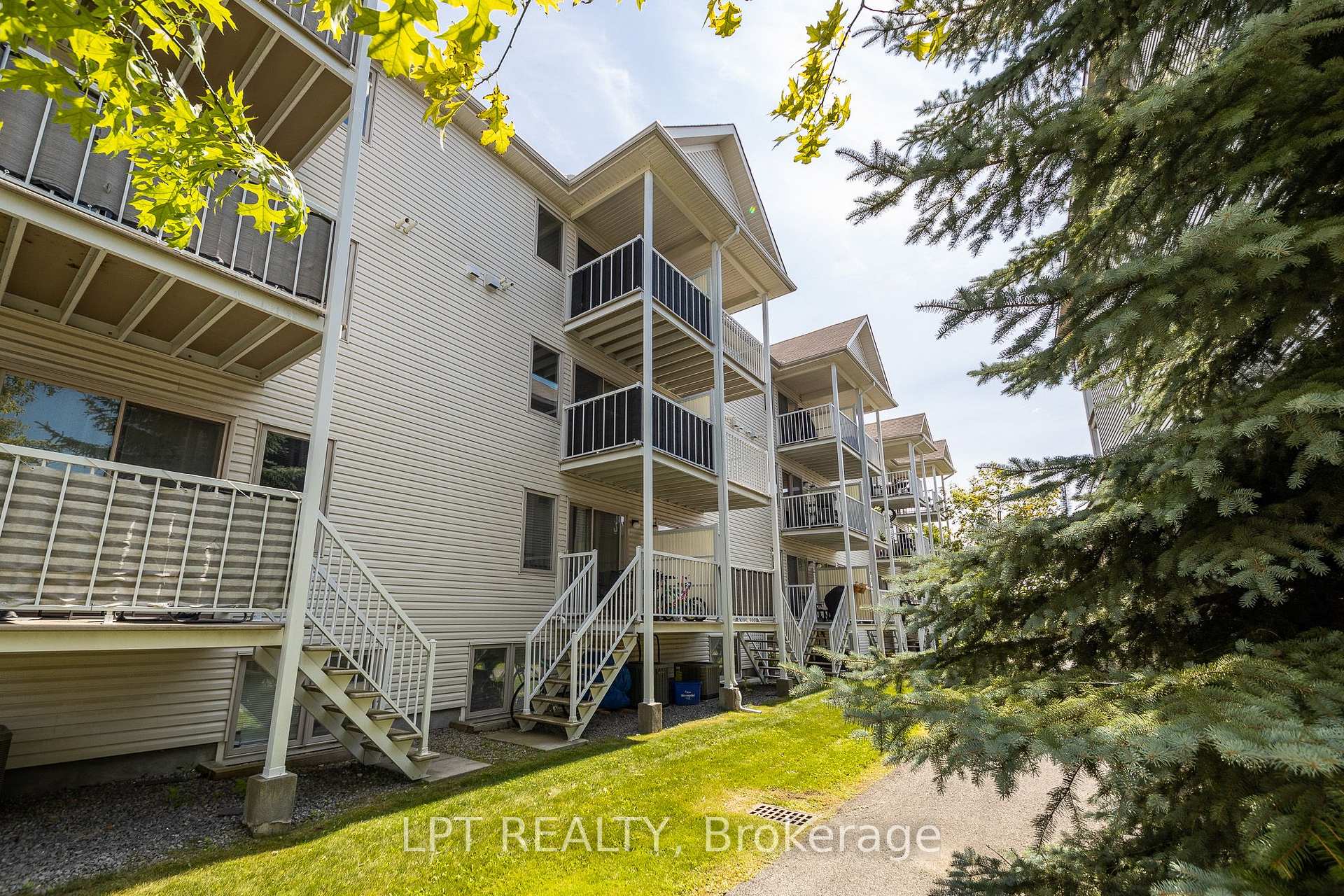 Photo 33 of Unit 7, 102 Windswept Private, Ottawa, Riverside South/Gloucester Glen — HOMEH