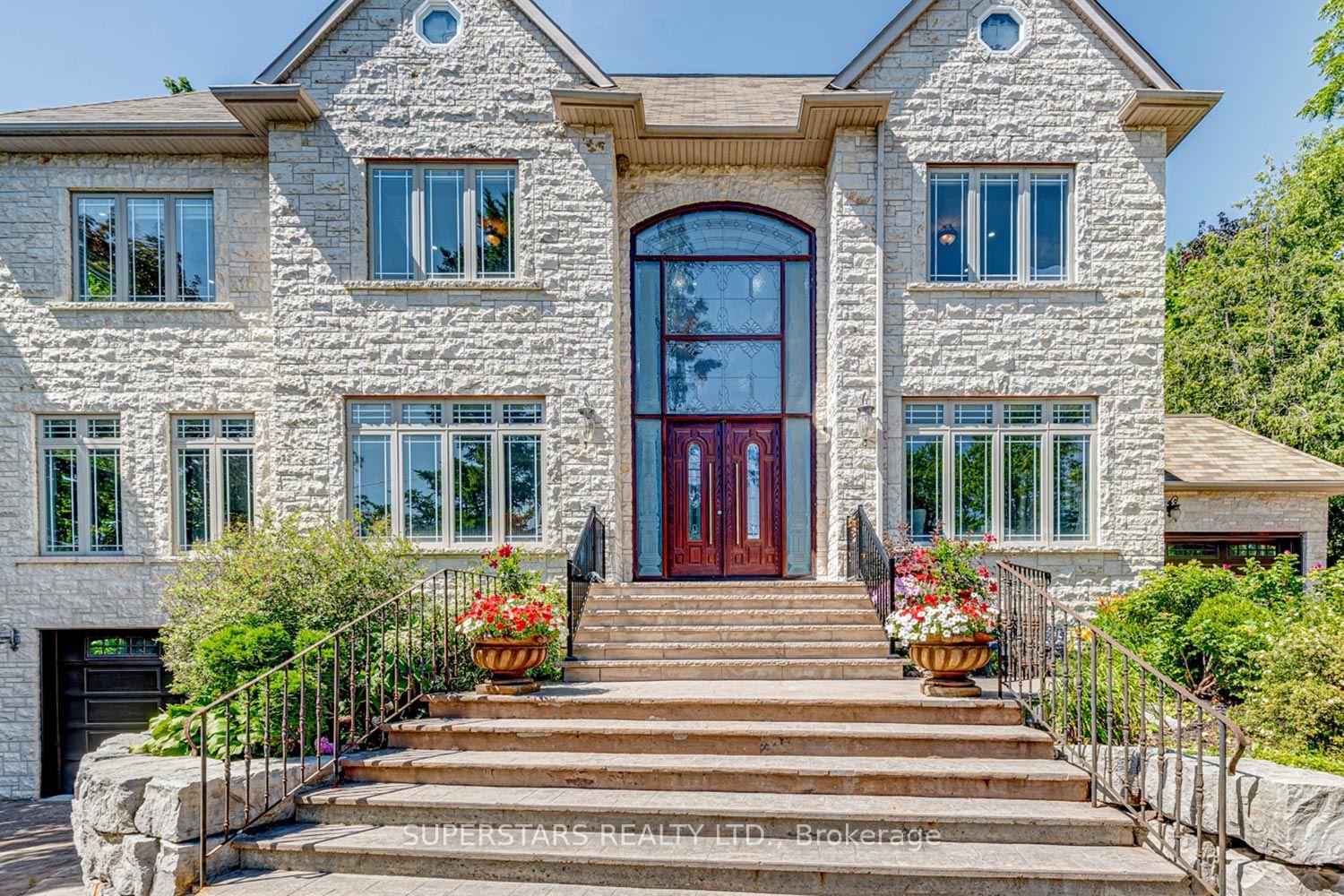 Photo 2 of 43 Hughson Drive, Markham, Buttonville — HOMEH