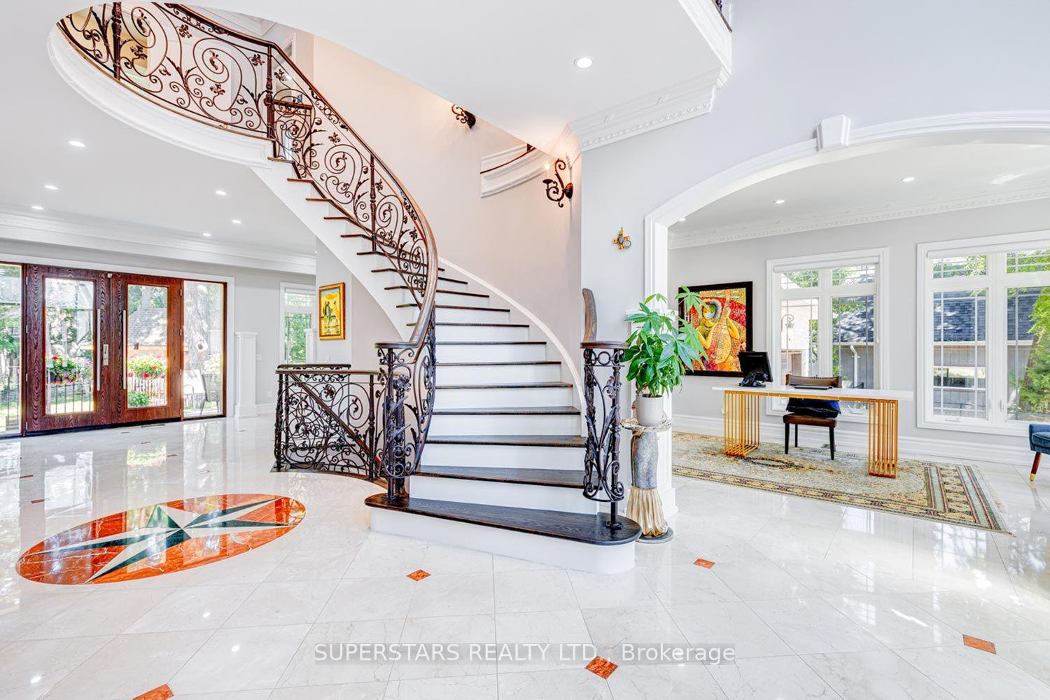 Photo 4 of 43 Hughson Drive, Markham, Buttonville — HOMEH