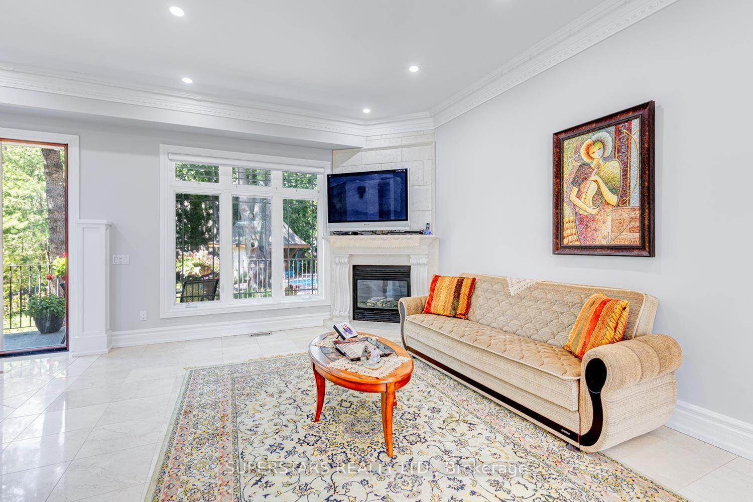 Photo 7 of 43 Hughson Drive, Markham, Buttonville — HOMEH
