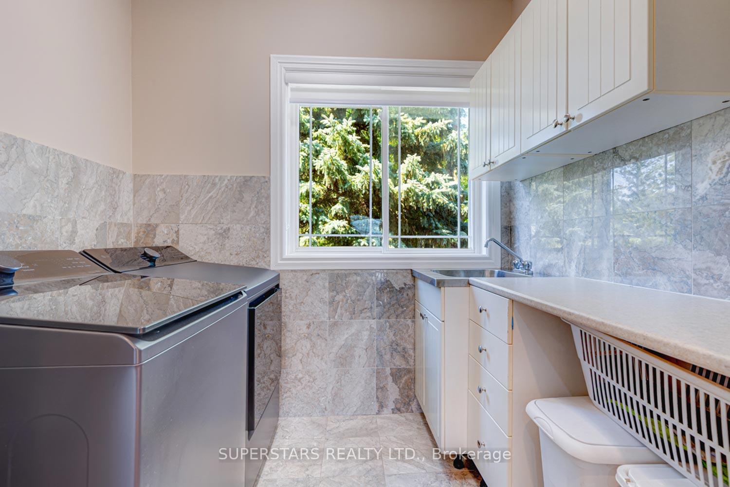 Photo 37 of 43 Hughson Drive, Markham, Buttonville — HOMEH