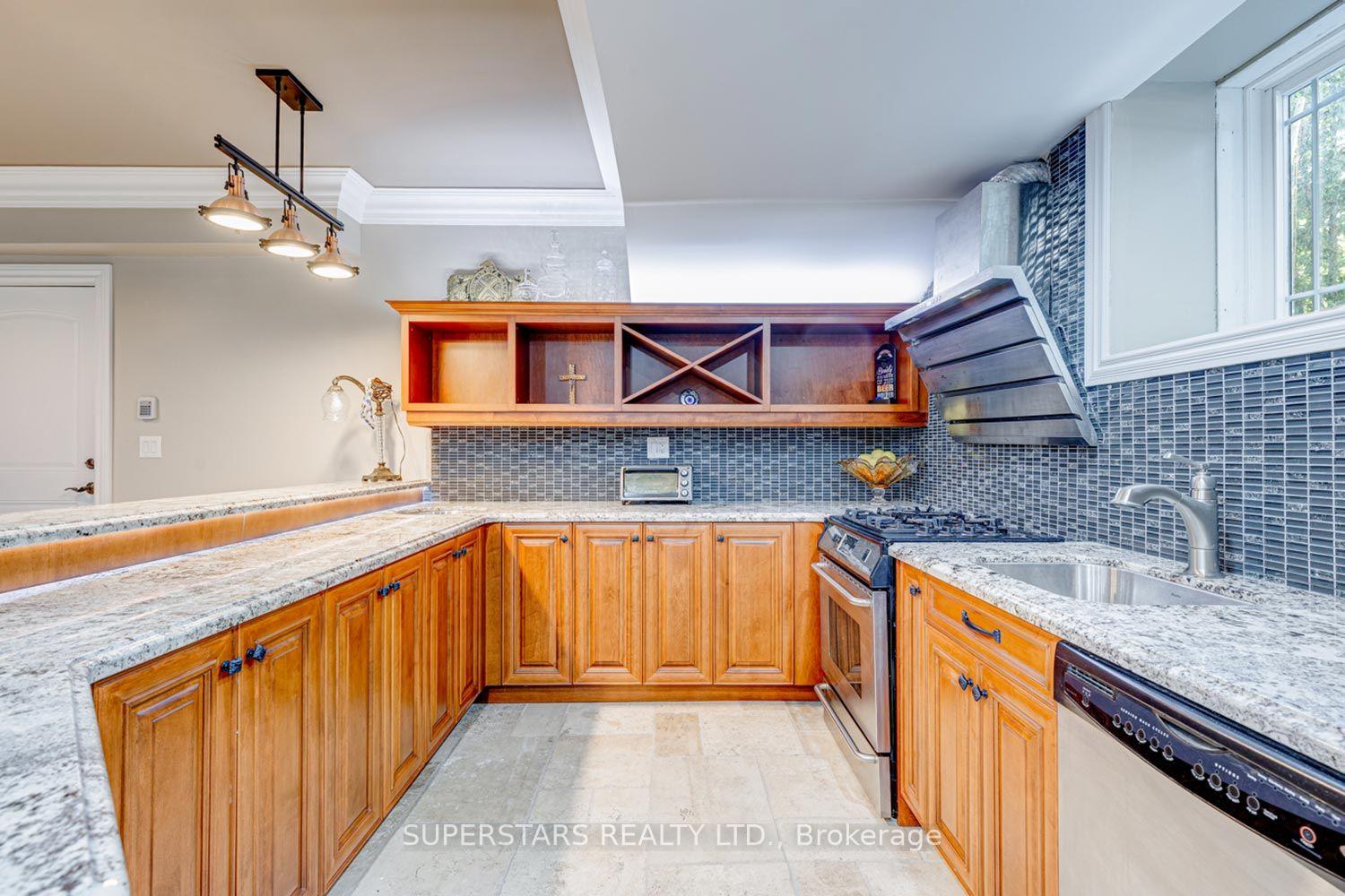 Photo 39 of 43 Hughson Drive, Markham, Buttonville — HOMEH