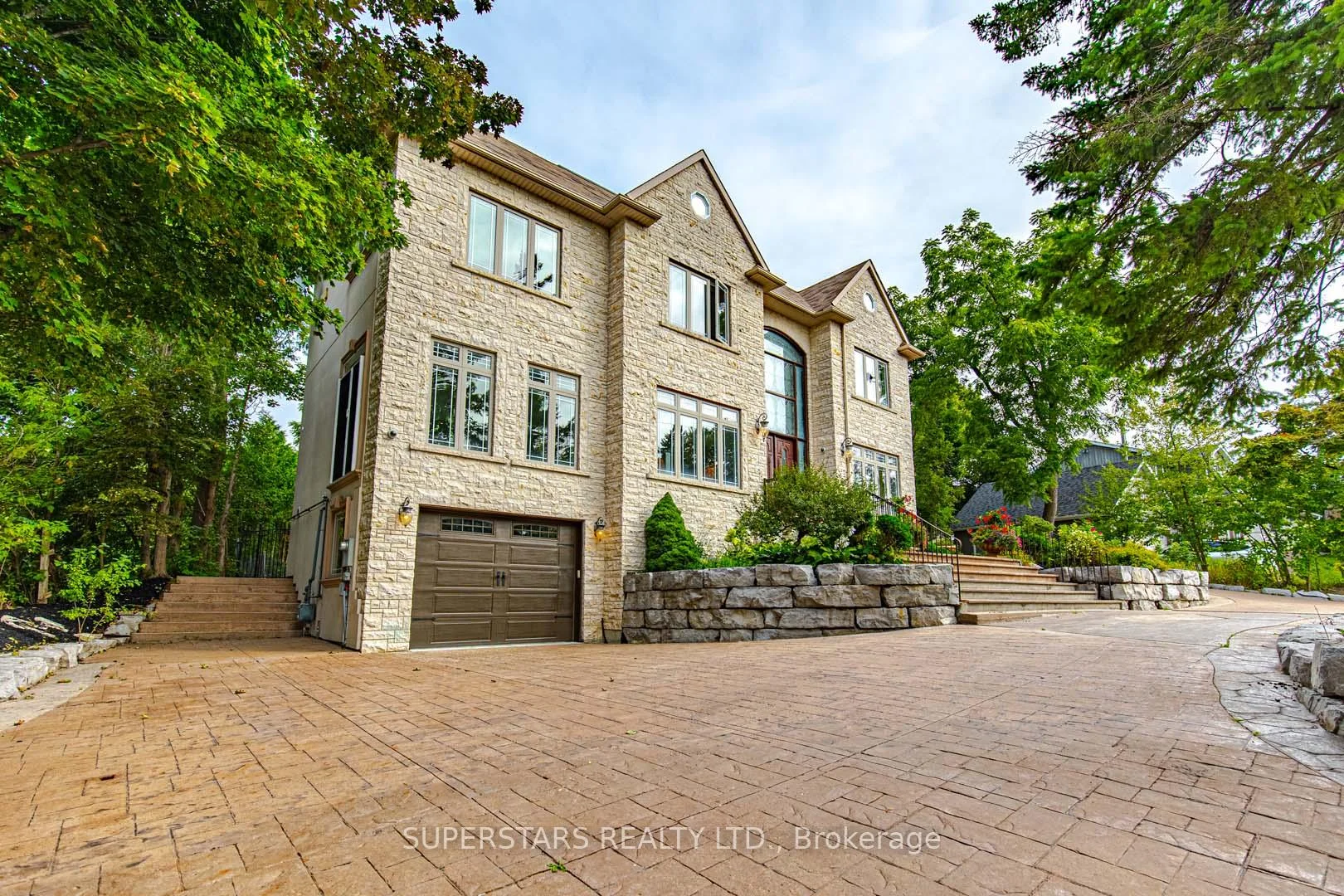 Photo 3 of 43 Hughson Drive, Markham, Buttonville — HOMEH