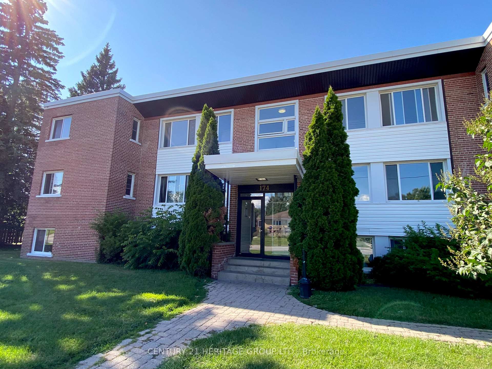 Photo 2 of Unit 3, 174 Grove Street E, Barrie, Wellington — HOMEH