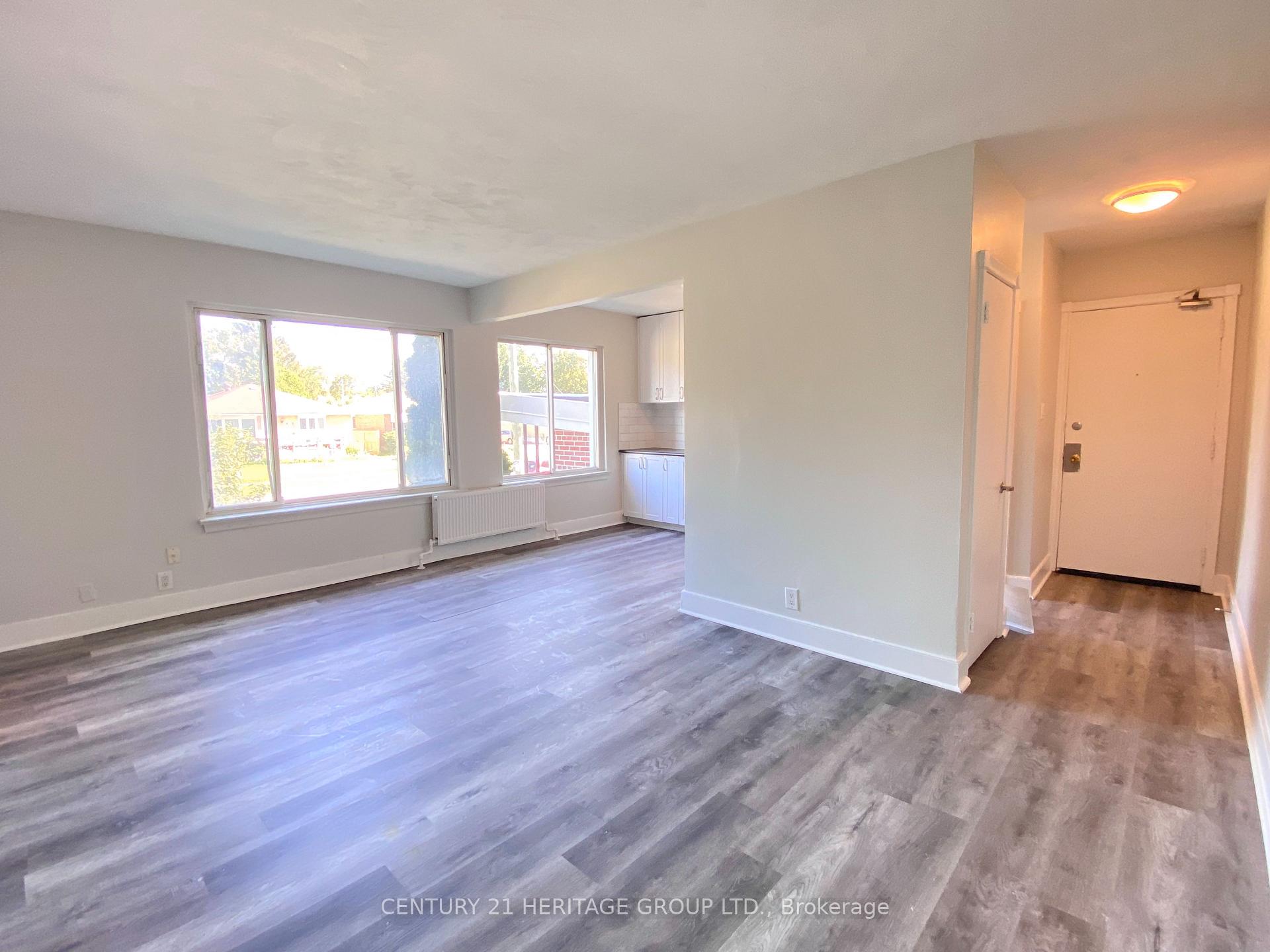 Photo 3 of Unit 3, 174 Grove Street E, Barrie, Wellington — HOMEH