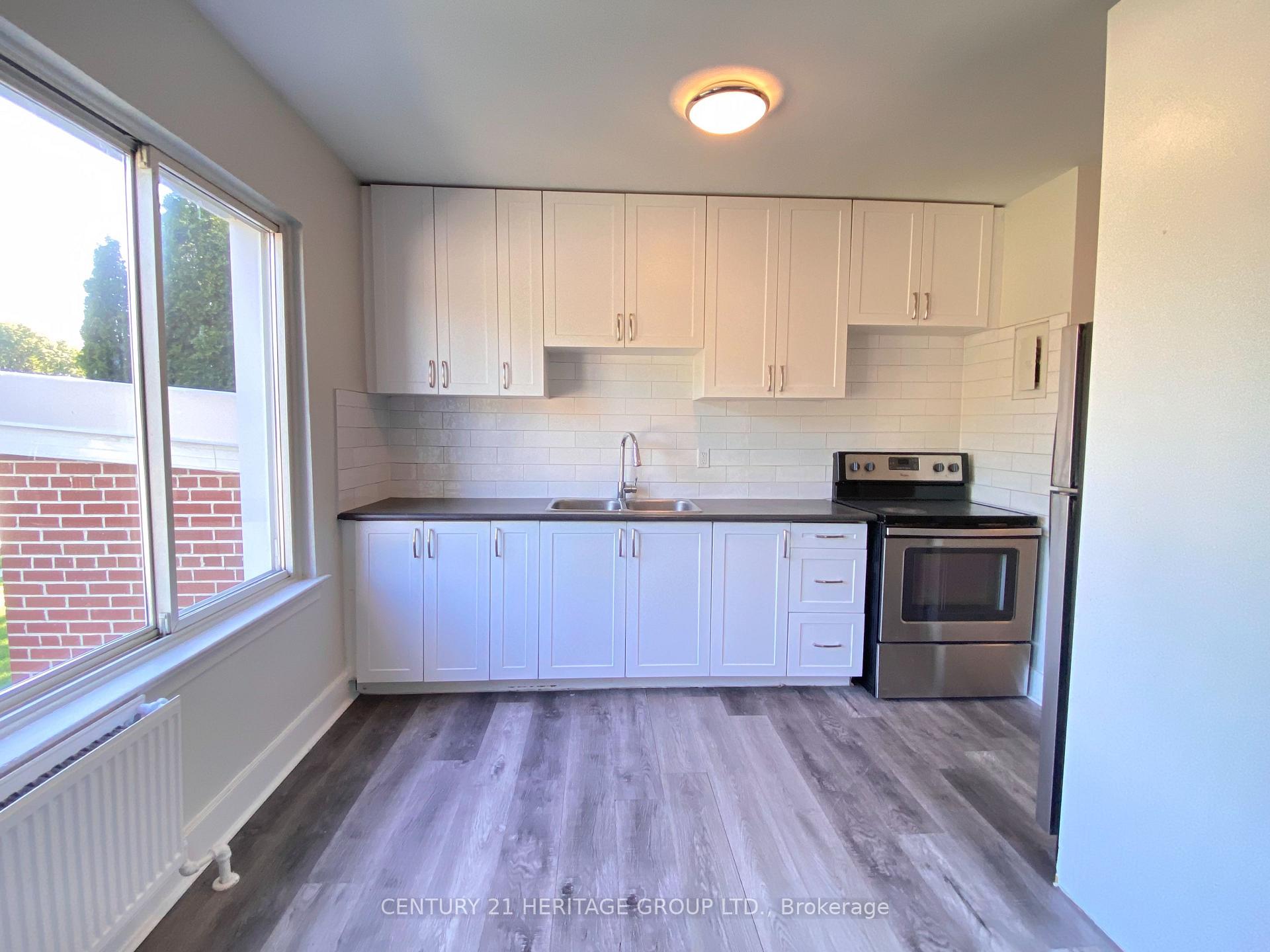 Photo 5 of Unit 3, 174 Grove Street E, Barrie, Wellington — HOMEH