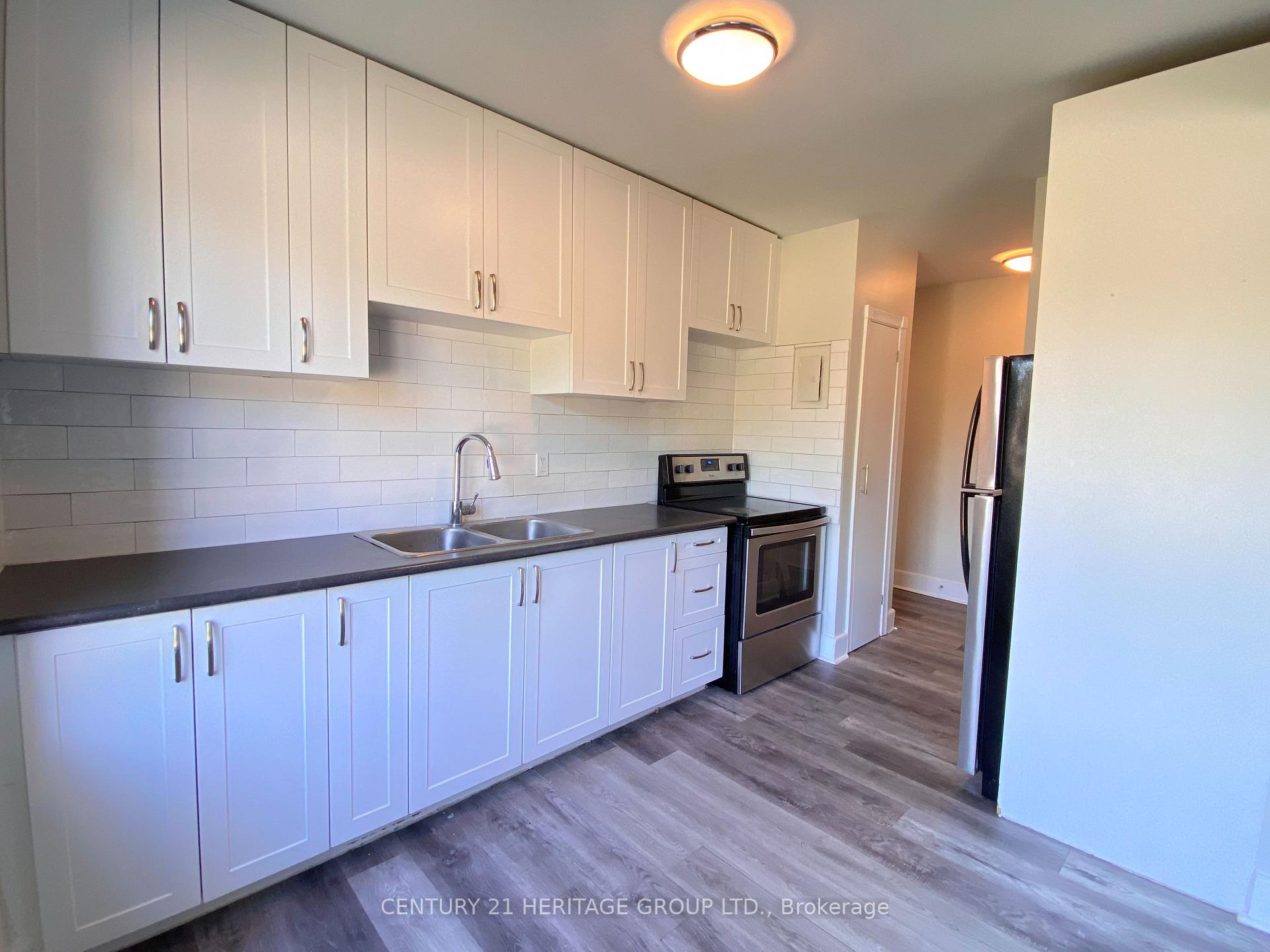 Photo 6 of Unit 3, 174 Grove Street E, Barrie, Wellington — HOMEH