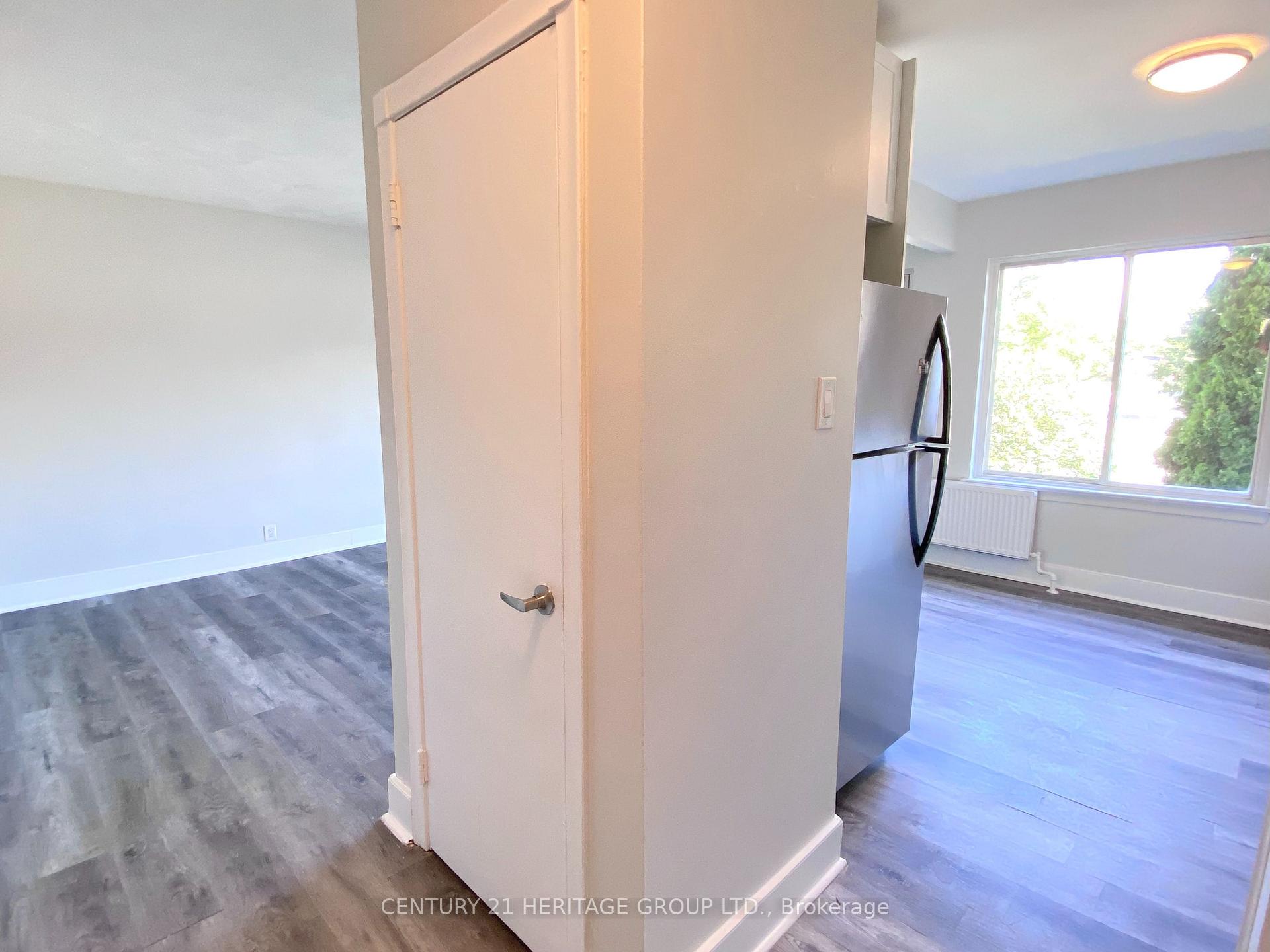Photo 7 of Unit 3, 174 Grove Street E, Barrie, Wellington — HOMEH