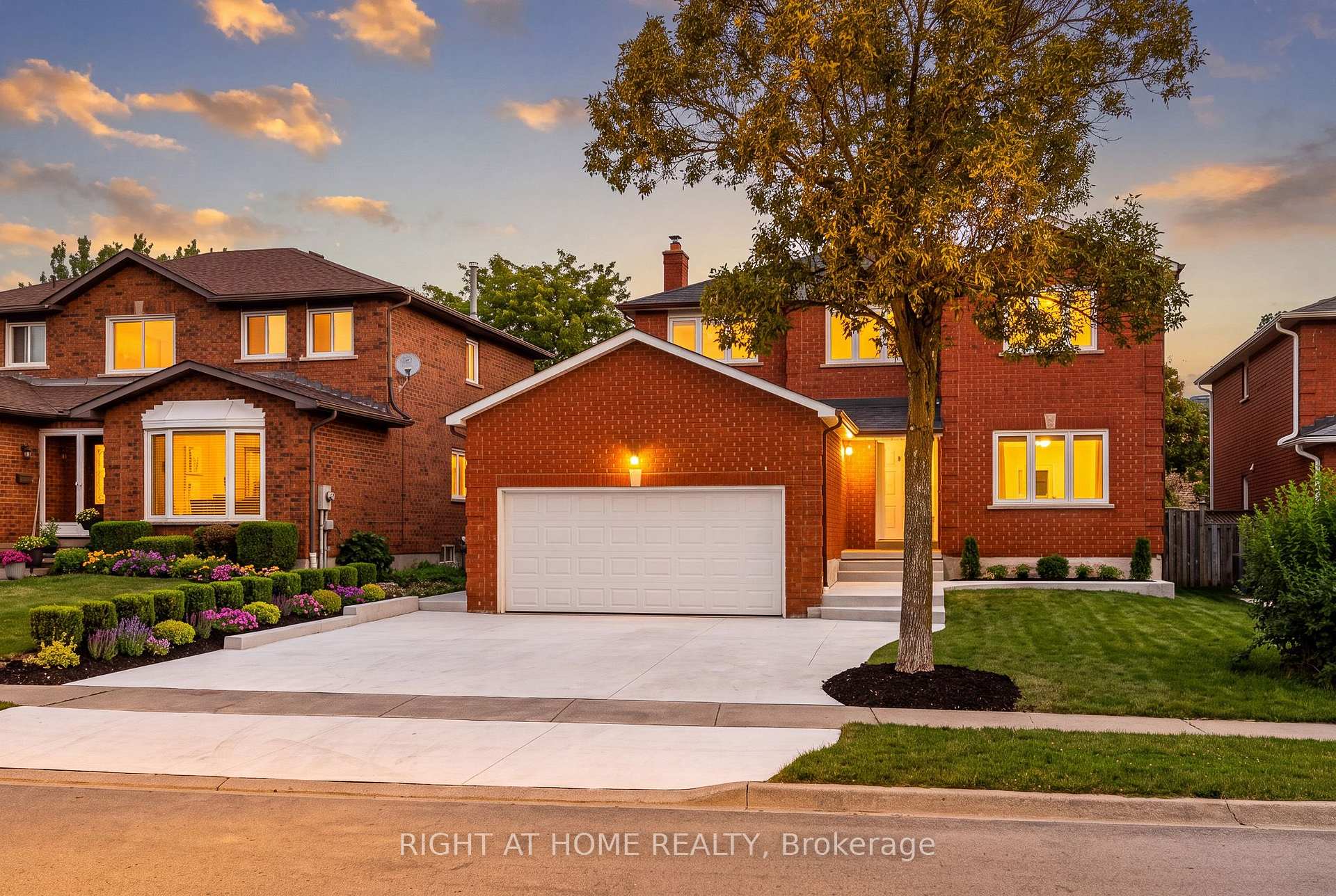 Front of 2083-2085 Golden Briar Trail
