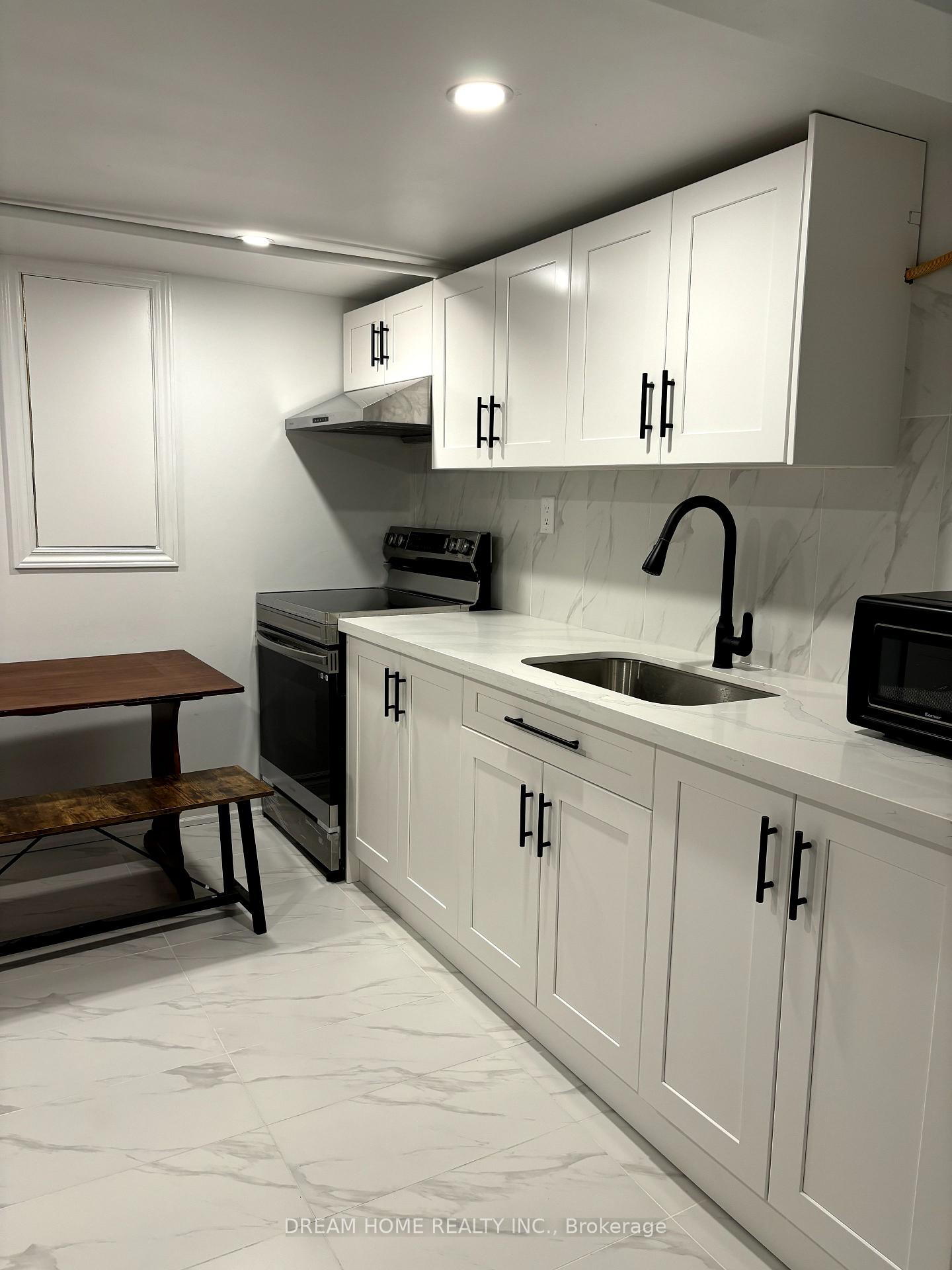 Photo 3 of Unit Bsmt B2, 337 Mutual Street W, Toronto, Cabbagetown-South St. James Town — HOMEH