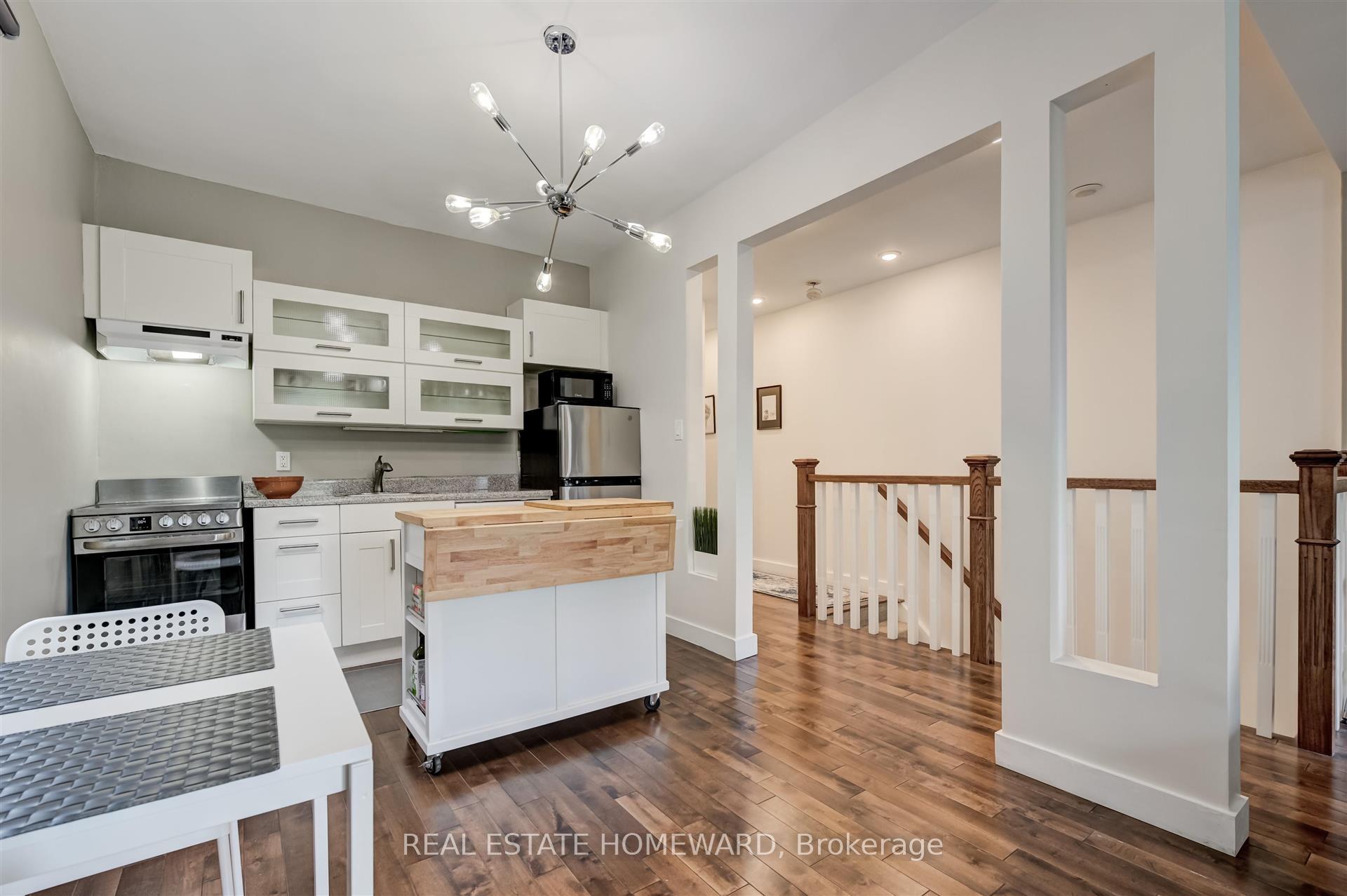 Photo 2 of Unit upper, 14 Ashdale Avenue, Toronto, Greenwood-Coxwell — HOMEH