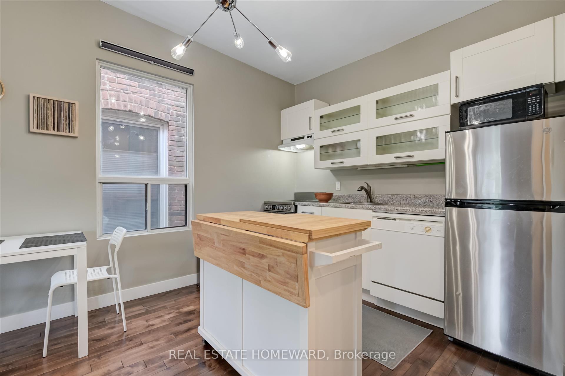 Photo 3 of Unit upper, 14 Ashdale Avenue, Toronto, Greenwood-Coxwell — HOMEH