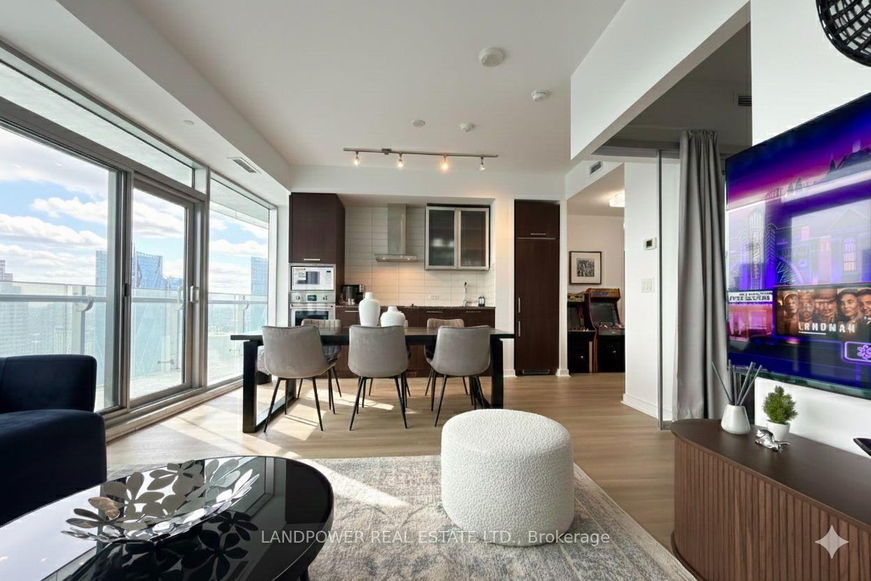 Photo 4 of Unit 6009, 14 York Street, Toronto, Waterfront Communities — HOMEH