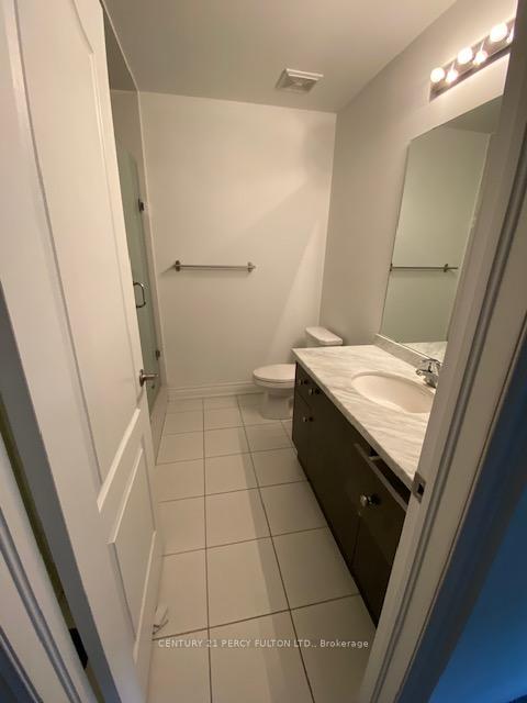 Photo 11 of 47 Dryden Way, Etobicoke, Willowridge-Martingrove-Richview — HOMEH