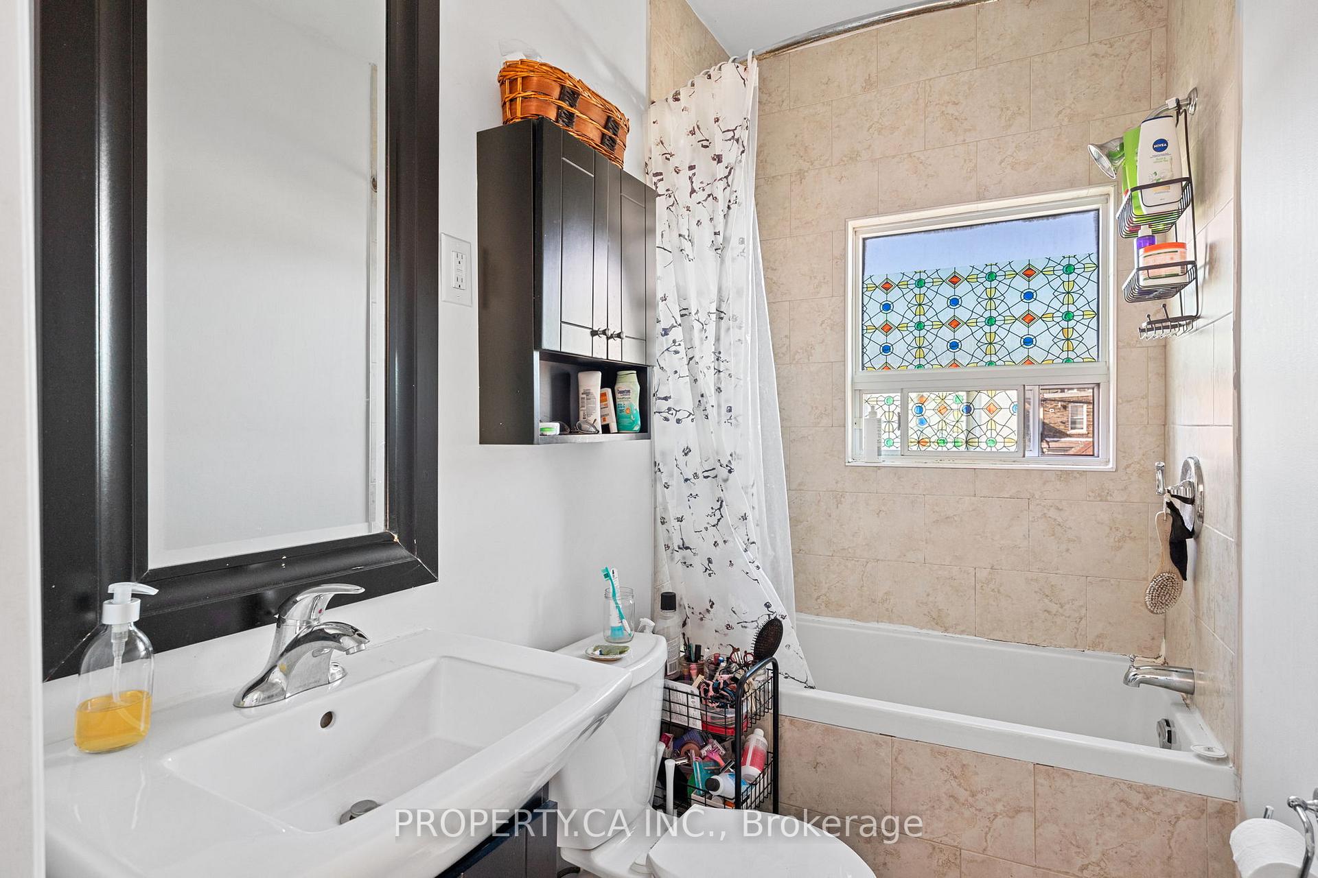 Photo 18 of 396 Roxton Road, Toronto, Palmerston-Little Italy — HOMEH