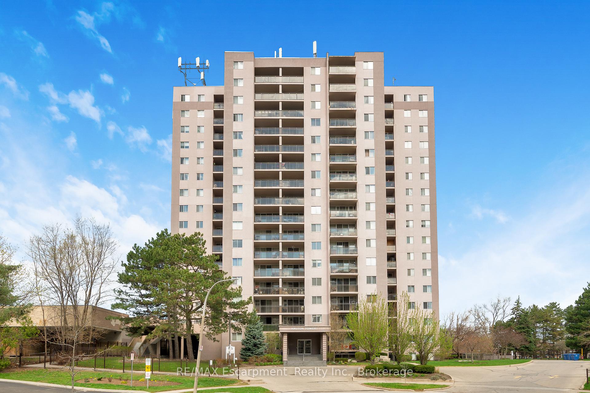 Photo 2 of Unit 1501, 975 Warwick Court, Burlington, LaSalle — HOMEH