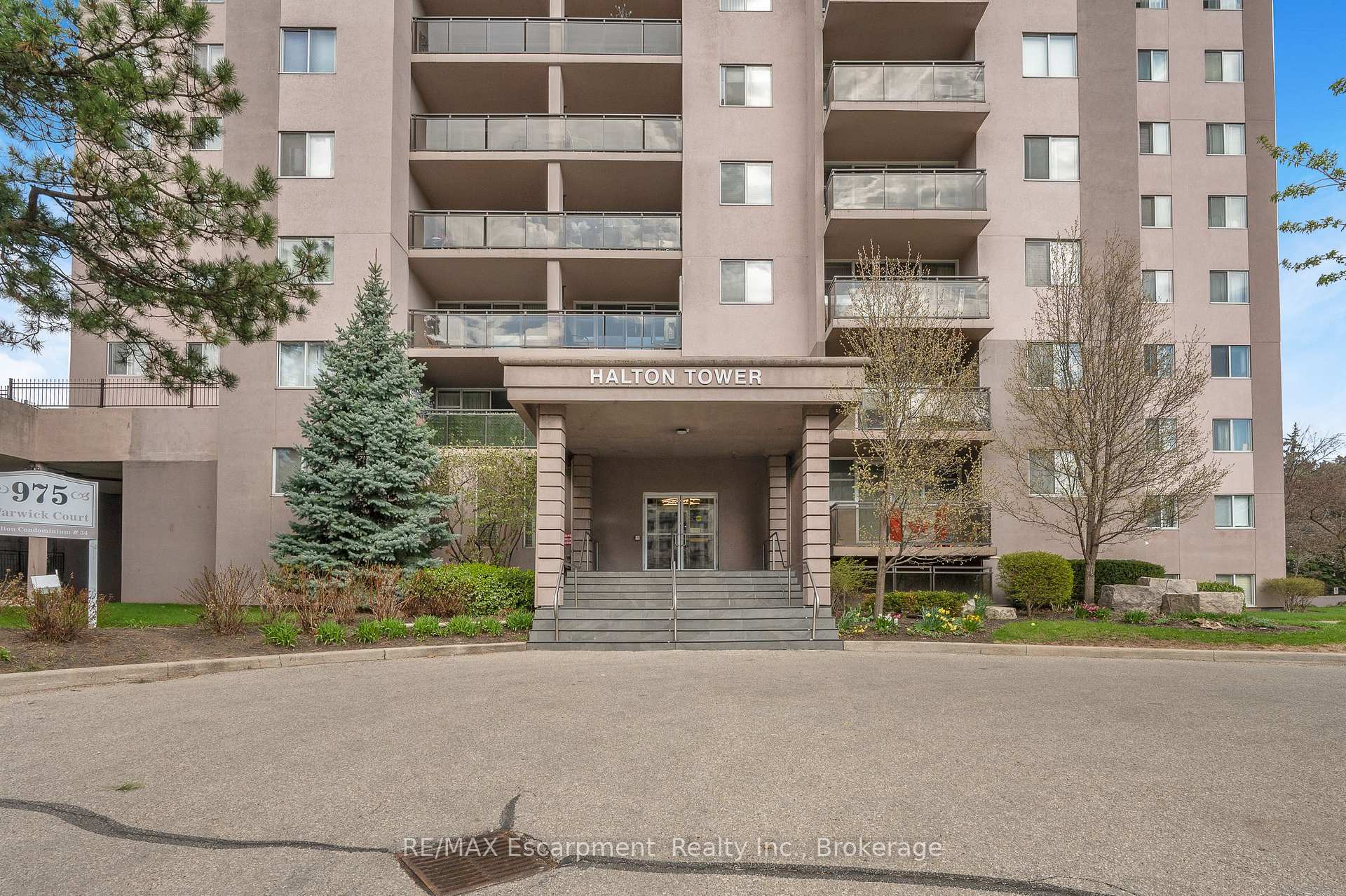 Photo 3 of Unit 1501, 975 Warwick Court, Burlington, LaSalle — HOMEH
