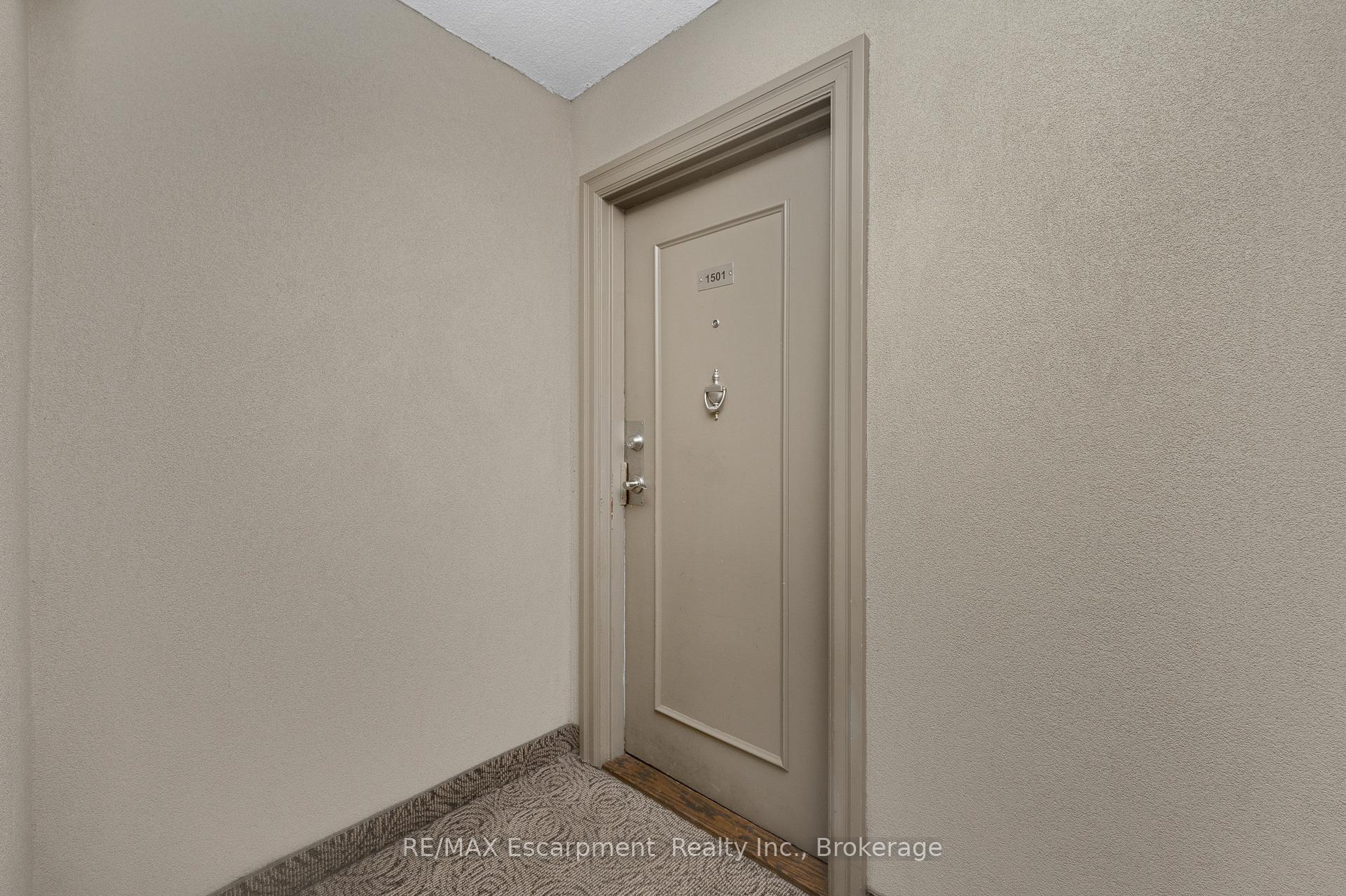 Photo 4 of Unit 1501, 975 Warwick Court, Burlington, LaSalle — HOMEH