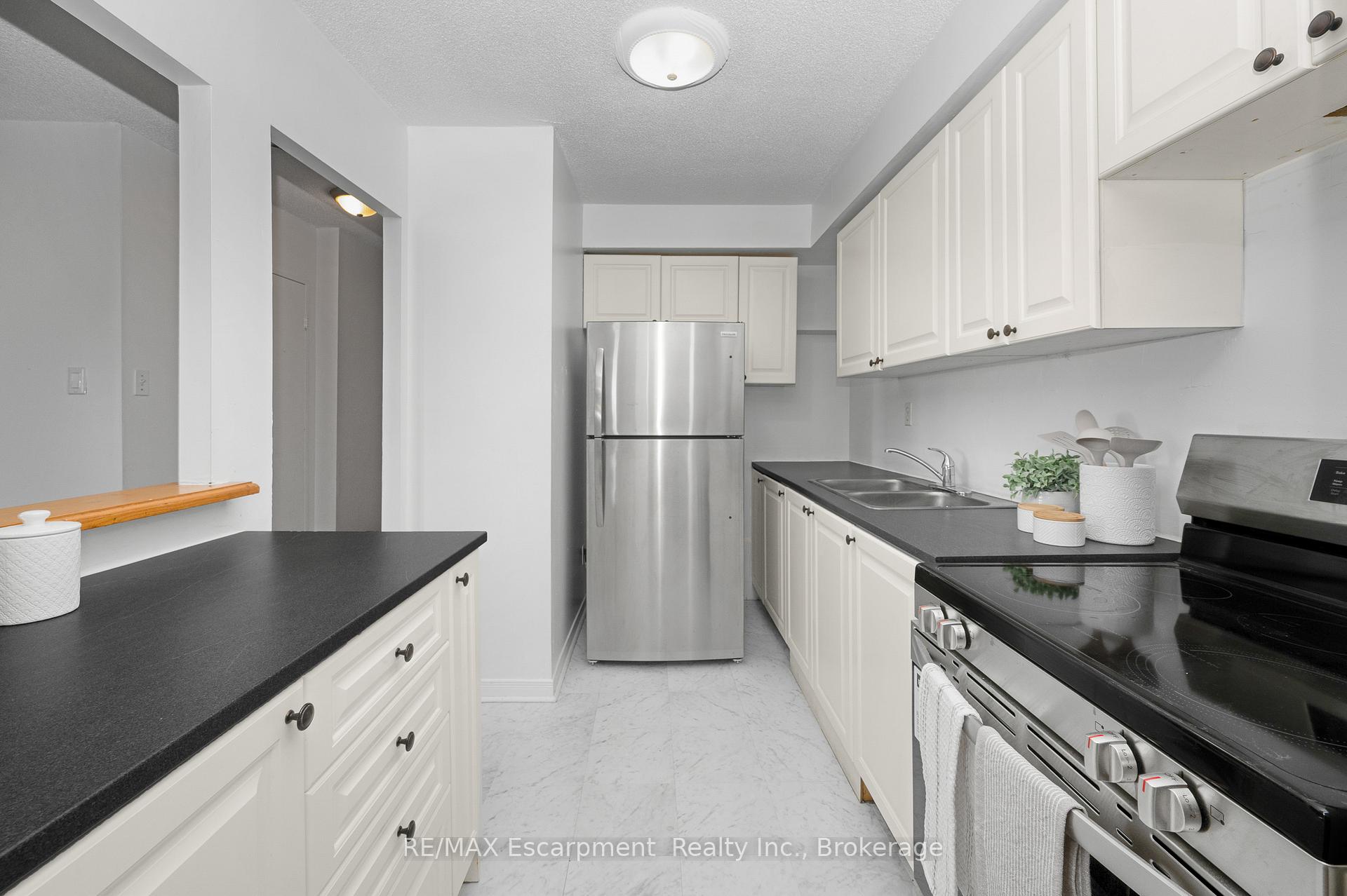 Photo 10 of Unit 1501, 975 Warwick Court, Burlington, LaSalle — HOMEH
