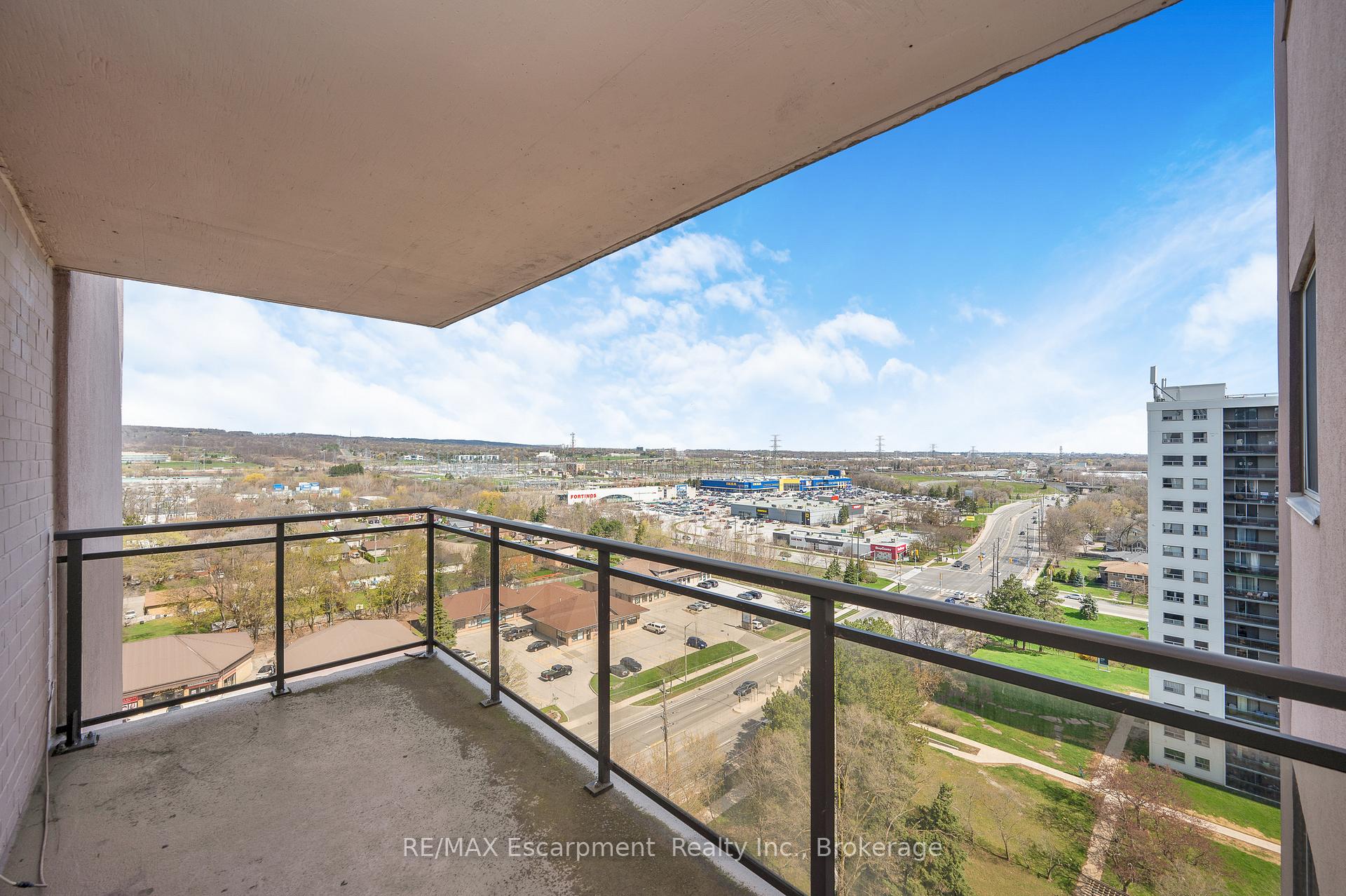 Photo 18 of Unit 1501, 975 Warwick Court, Burlington, LaSalle — HOMEH