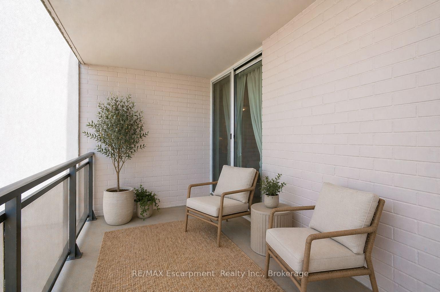 Photo 19 of Unit 1501, 975 Warwick Court, Burlington, LaSalle — HOMEH