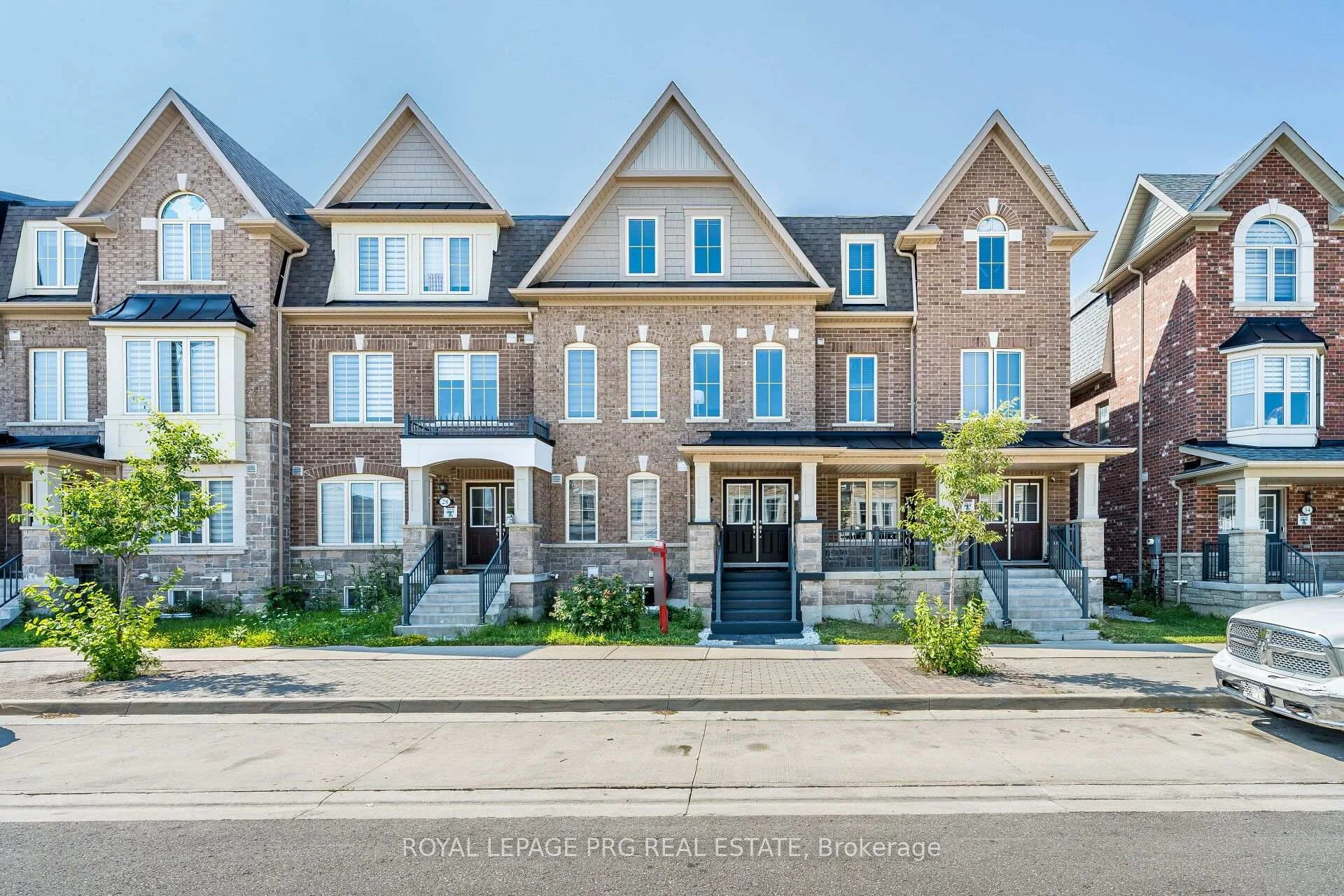 Photo 4 of 30 Remembrance Road, Brampton, Northwest Brampton — HOMEH