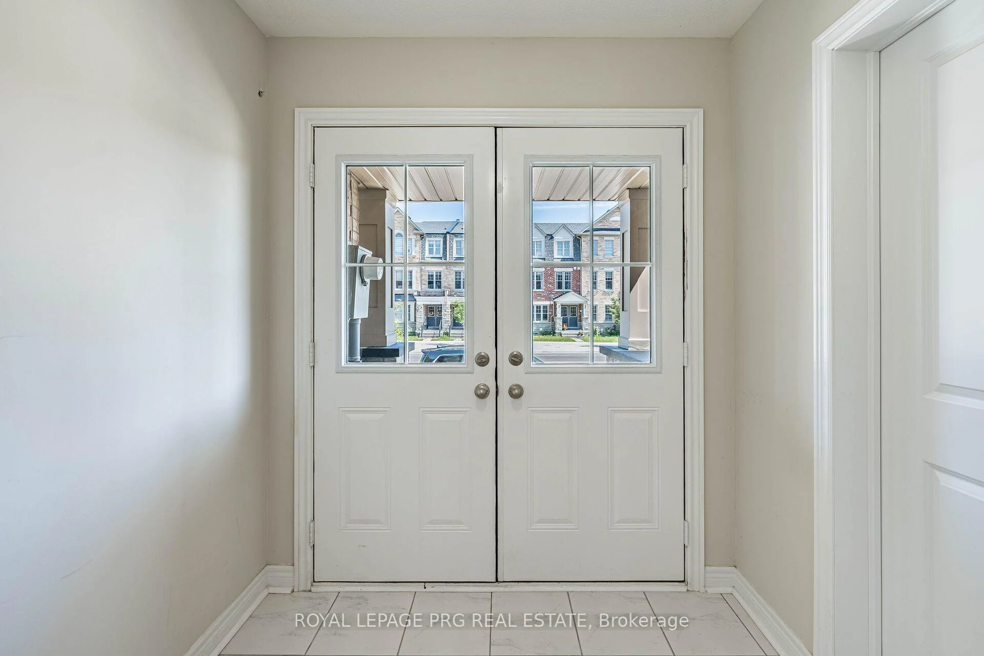 Photo 11 of 30 Remembrance Road, Brampton, Northwest Brampton — HOMEH