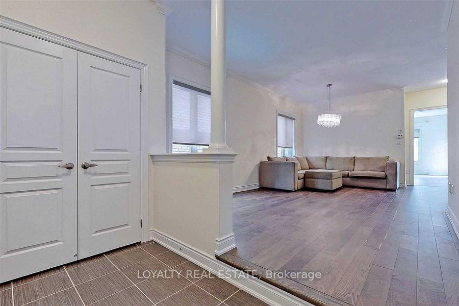Photo 2 of 11 Mayapple Lane, Richmond Hill, Oak Ridges — HOMEH