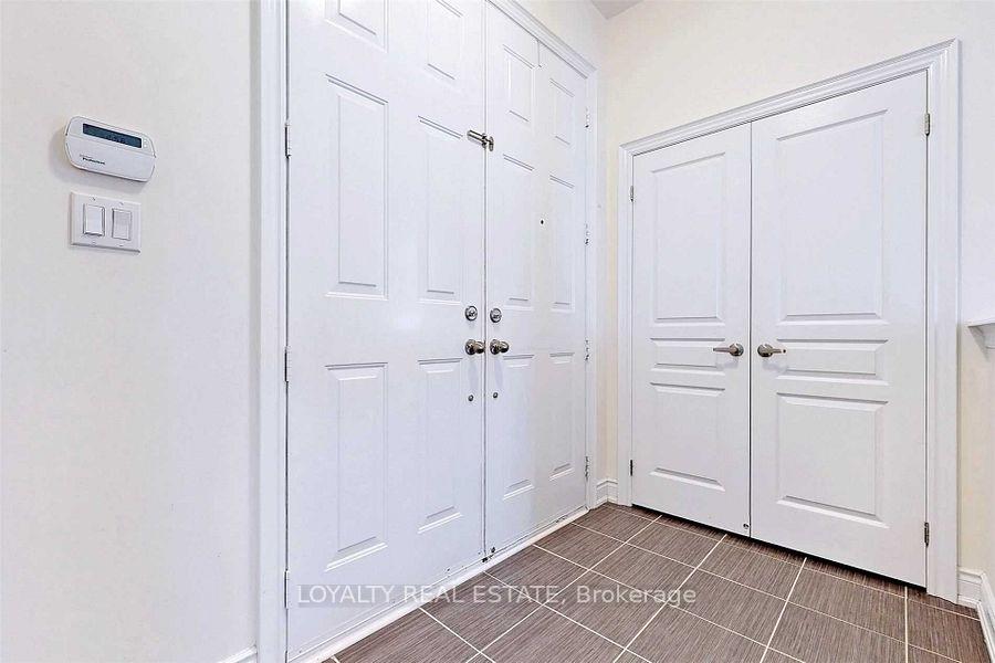 Photo 3 of 11 Mayapple Lane, Richmond Hill, Oak Ridges — HOMEH