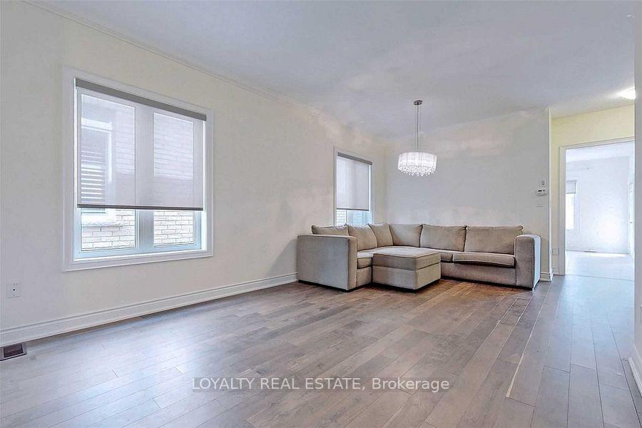 Photo 5 of 11 Mayapple Lane, Richmond Hill, Oak Ridges — HOMEH