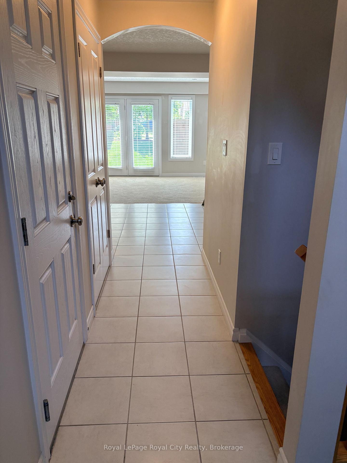 Photo 4 of 15 Summerfield Drive, Guelph, Pineridge/Westminster Woods — HOMEH