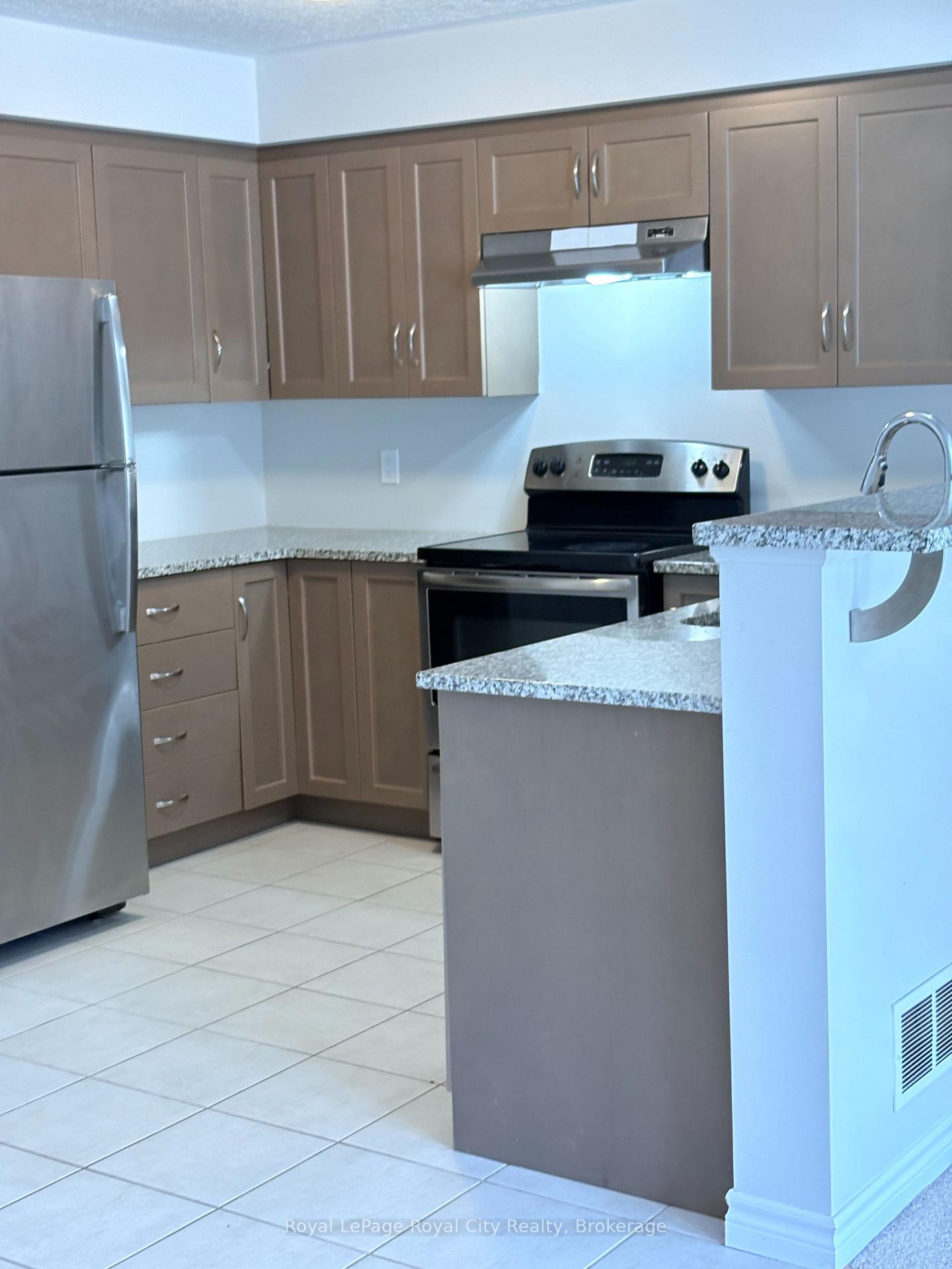Photo 5 of 15 Summerfield Drive, Guelph, Pineridge/Westminster Woods — HOMEH