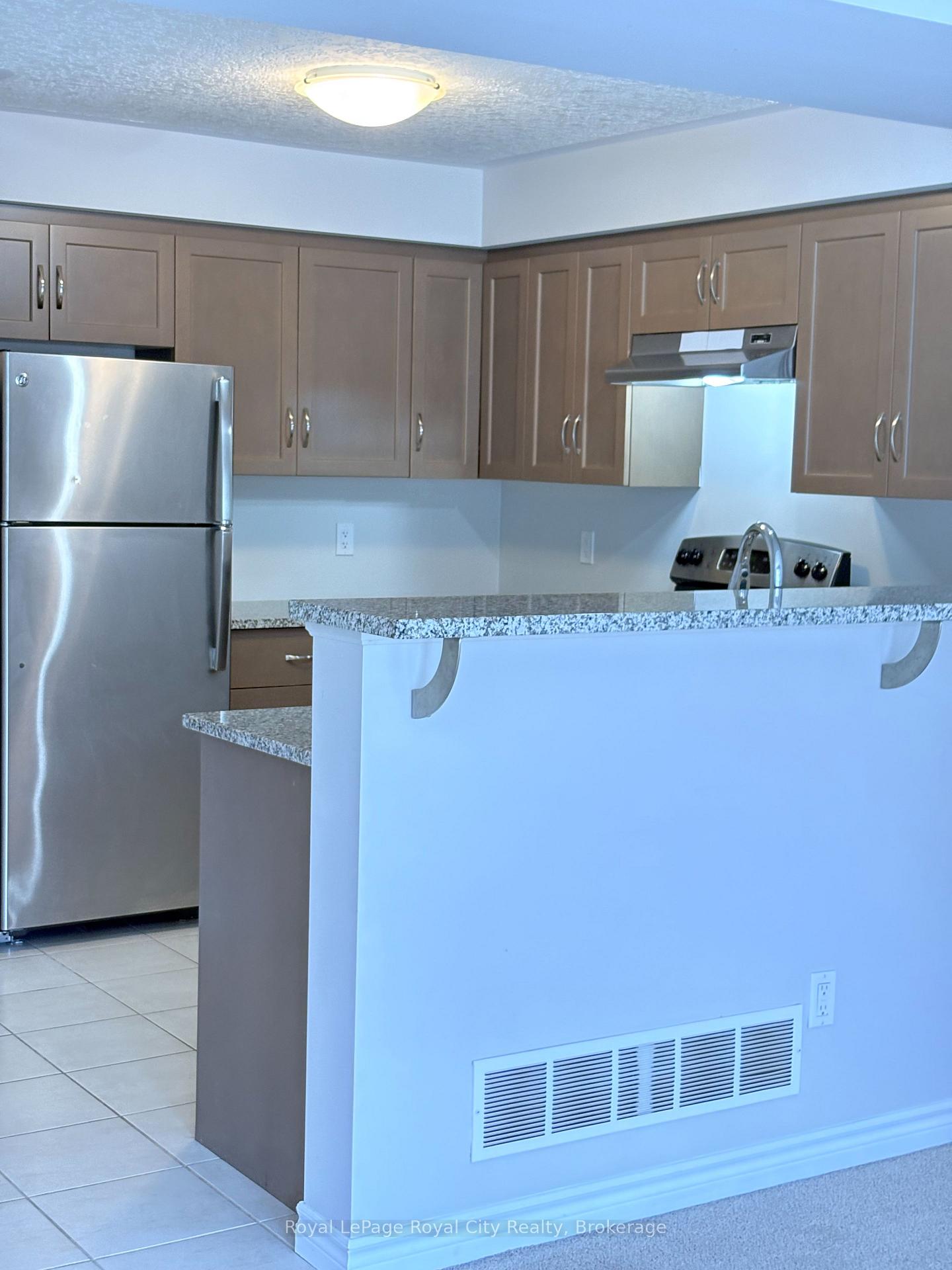 Photo 6 of 15 Summerfield Drive, Guelph, Pineridge/Westminster Woods — HOMEH