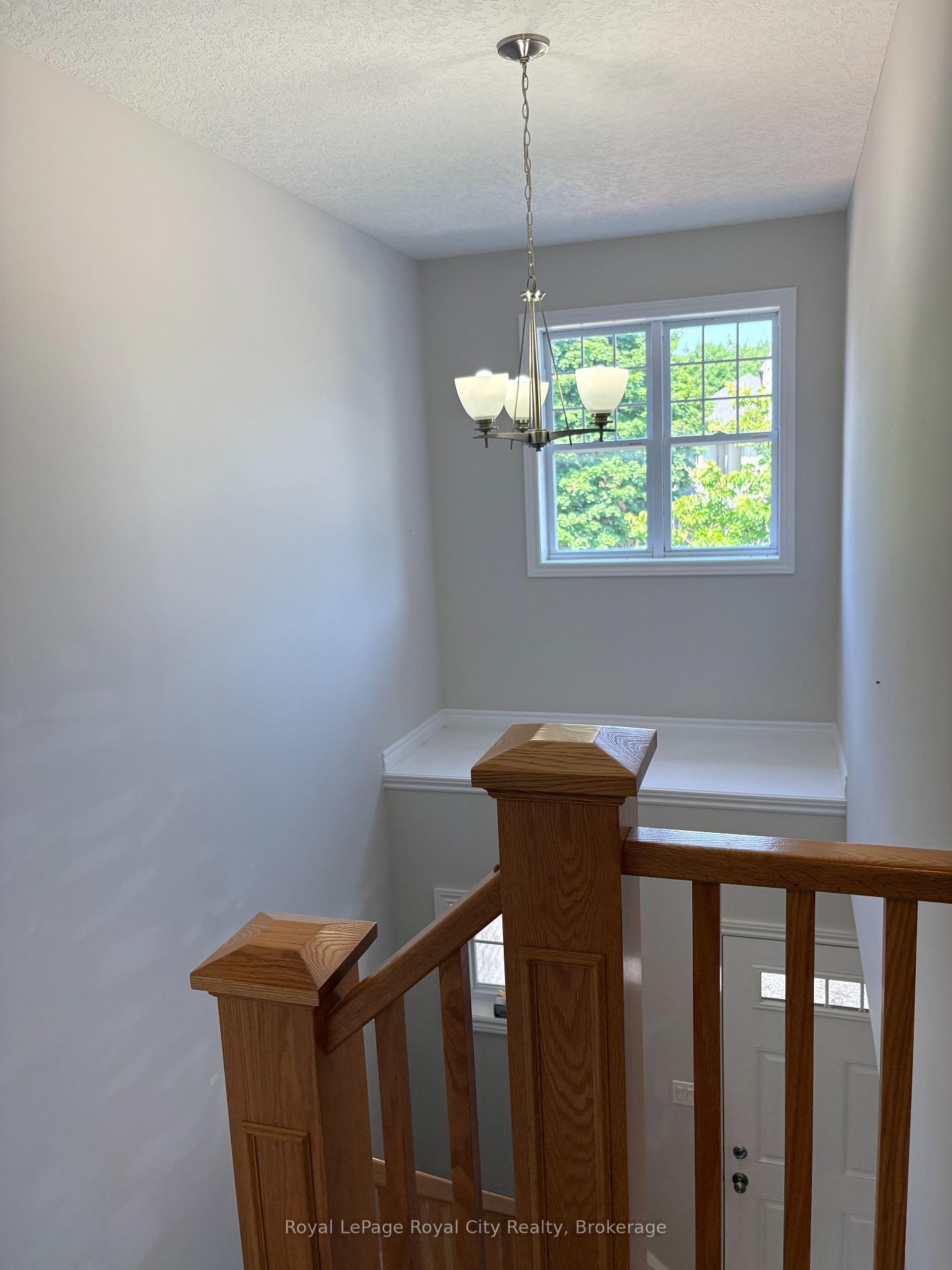 Photo 11 of 15 Summerfield Drive, Guelph, Pineridge/Westminster Woods — HOMEH
