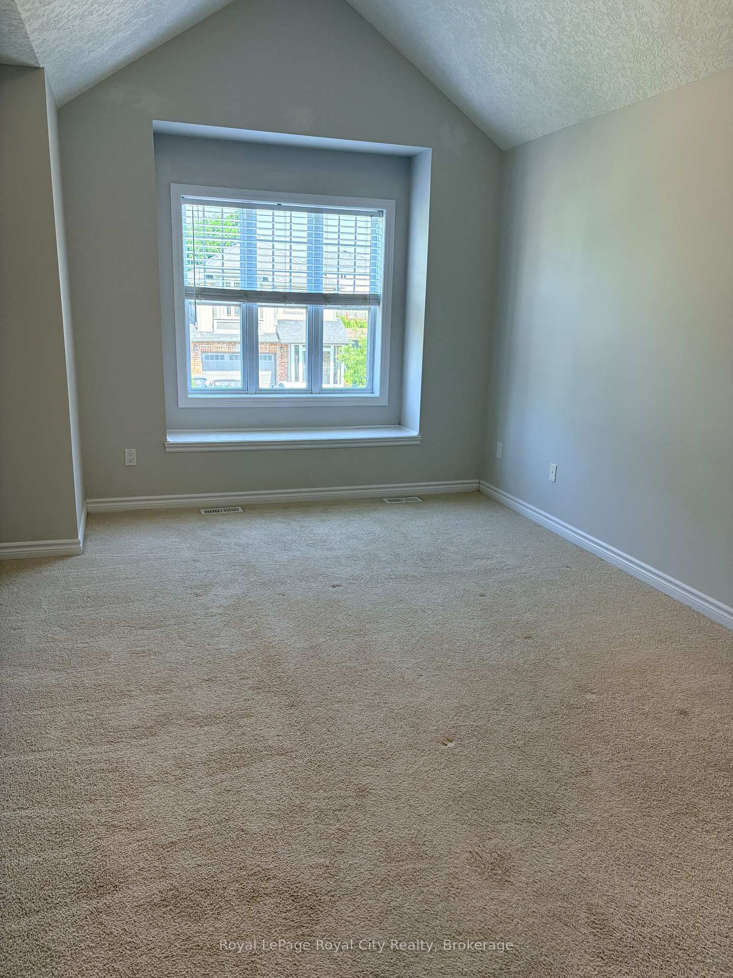 Photo 12 of 15 Summerfield Drive, Guelph, Pineridge/Westminster Woods — HOMEH