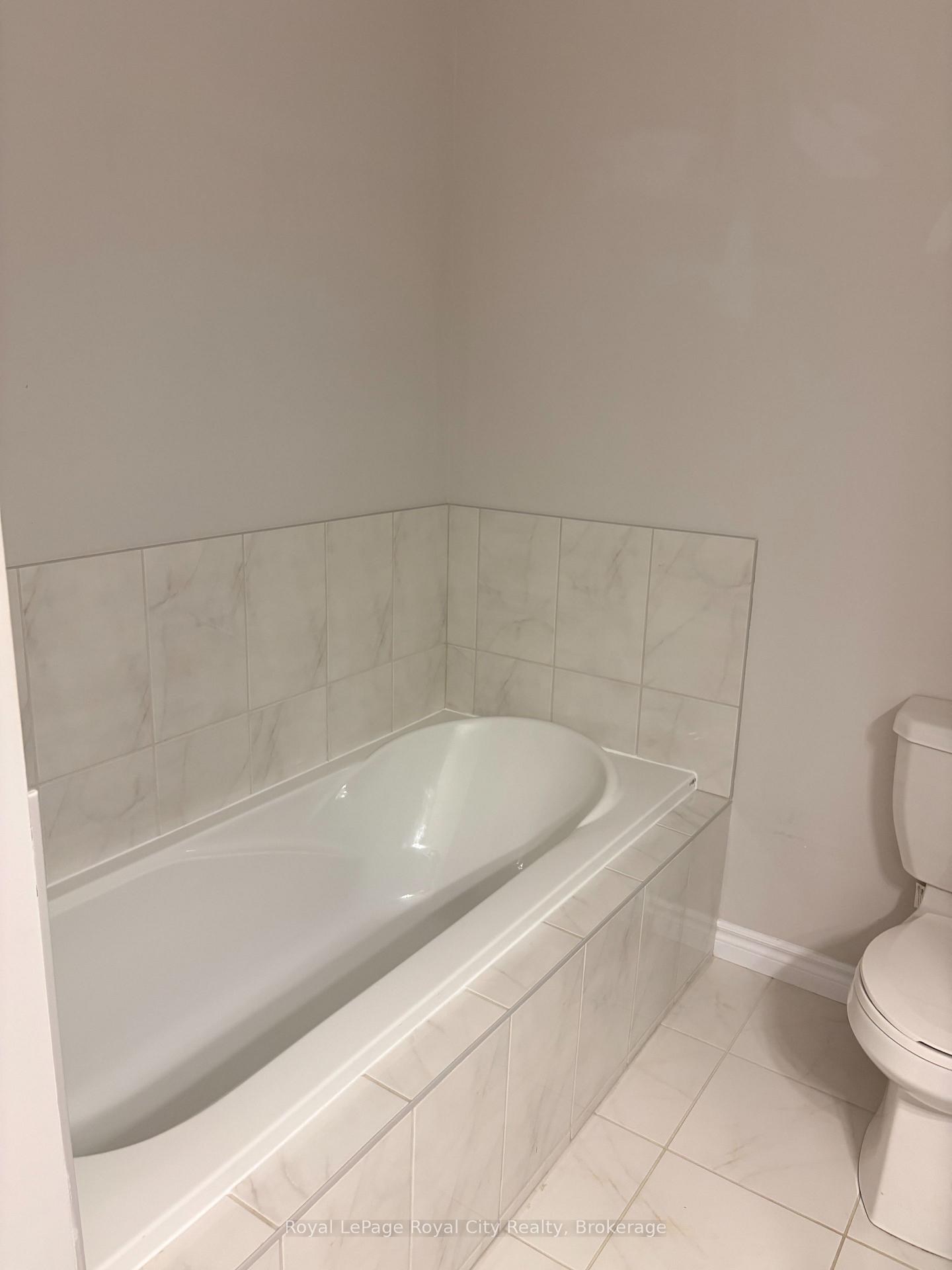 Photo 13 of 15 Summerfield Drive, Guelph, Pineridge/Westminster Woods — HOMEH