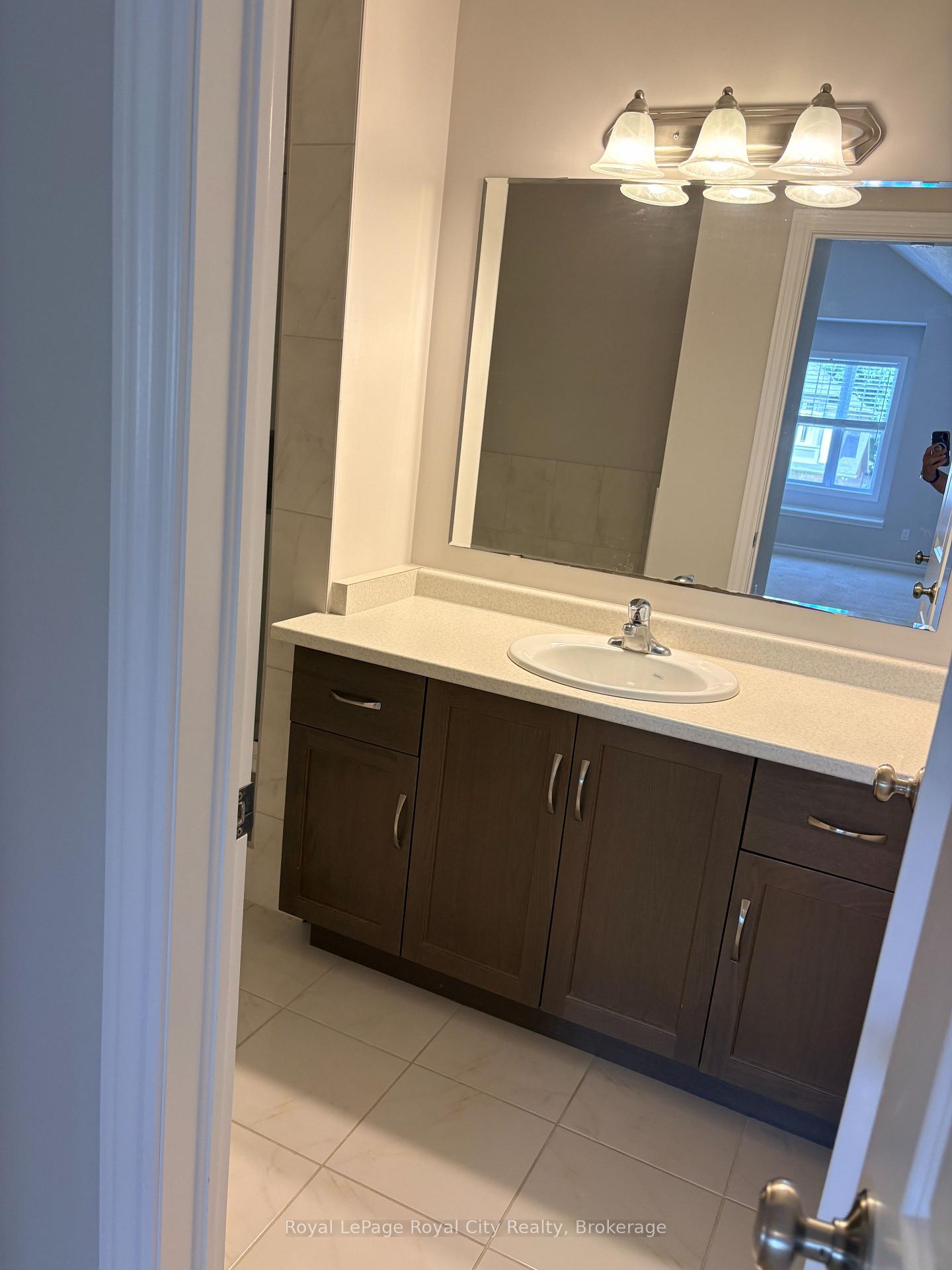 Photo 15 of 15 Summerfield Drive, Guelph, Pineridge/Westminster Woods — HOMEH