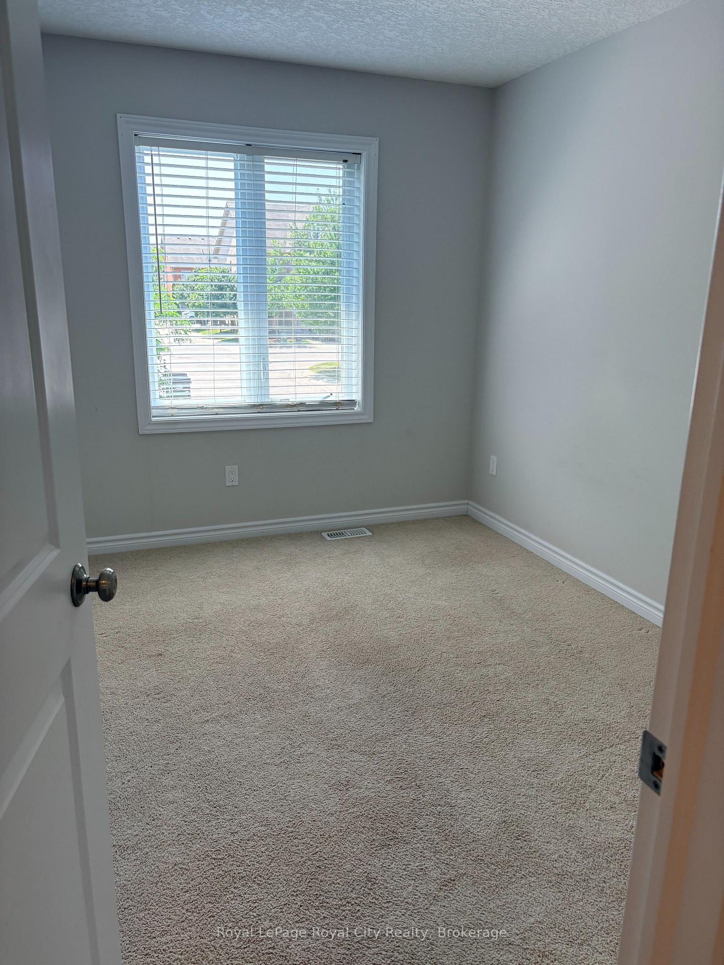 Photo 20 of 15 Summerfield Drive, Guelph, Pineridge/Westminster Woods — HOMEH