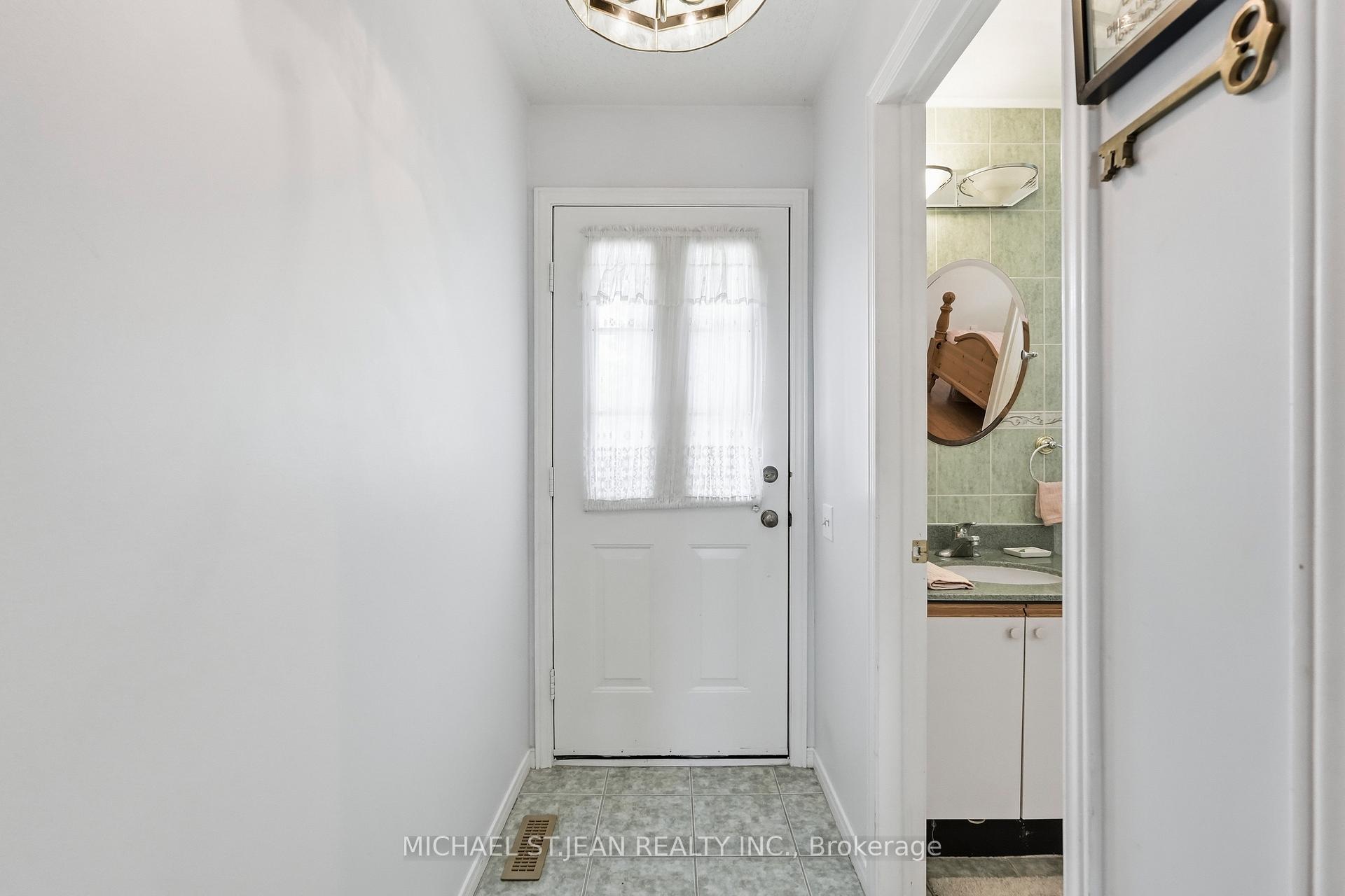 Photo 4 of 225 Silverbirch Boulevard, Hamilton, Rural Glanbrook — HOMEH